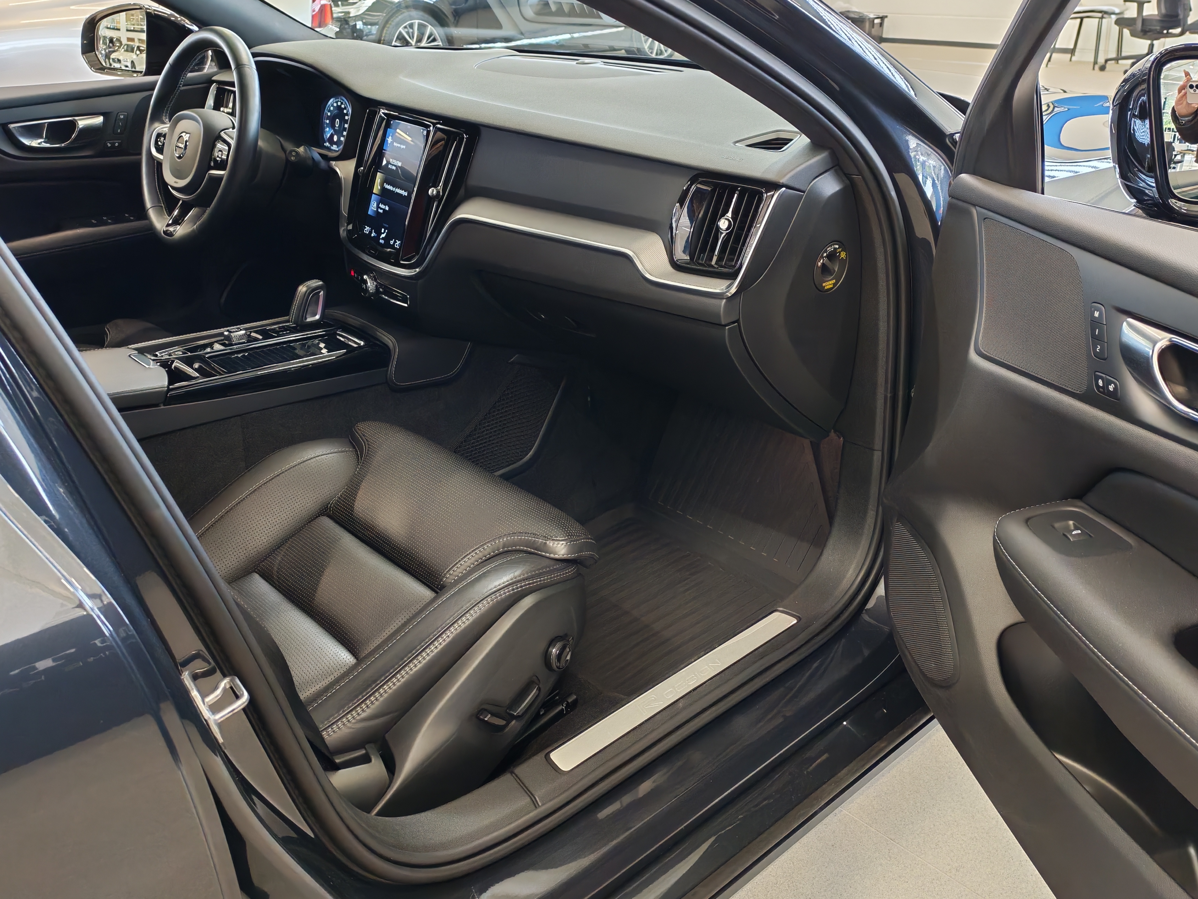 VOLVO V60 2020
