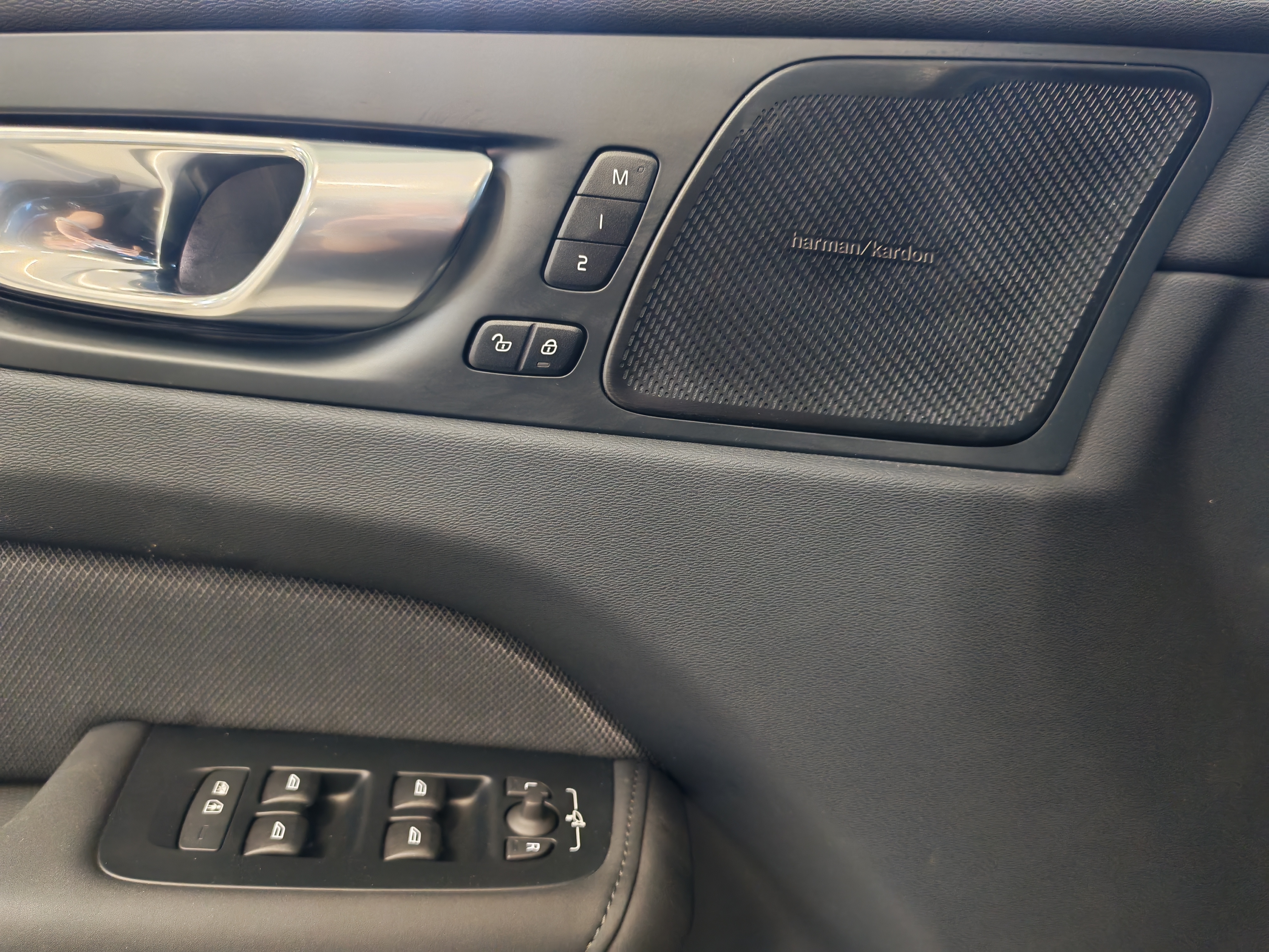 VOLVO XC60 2026