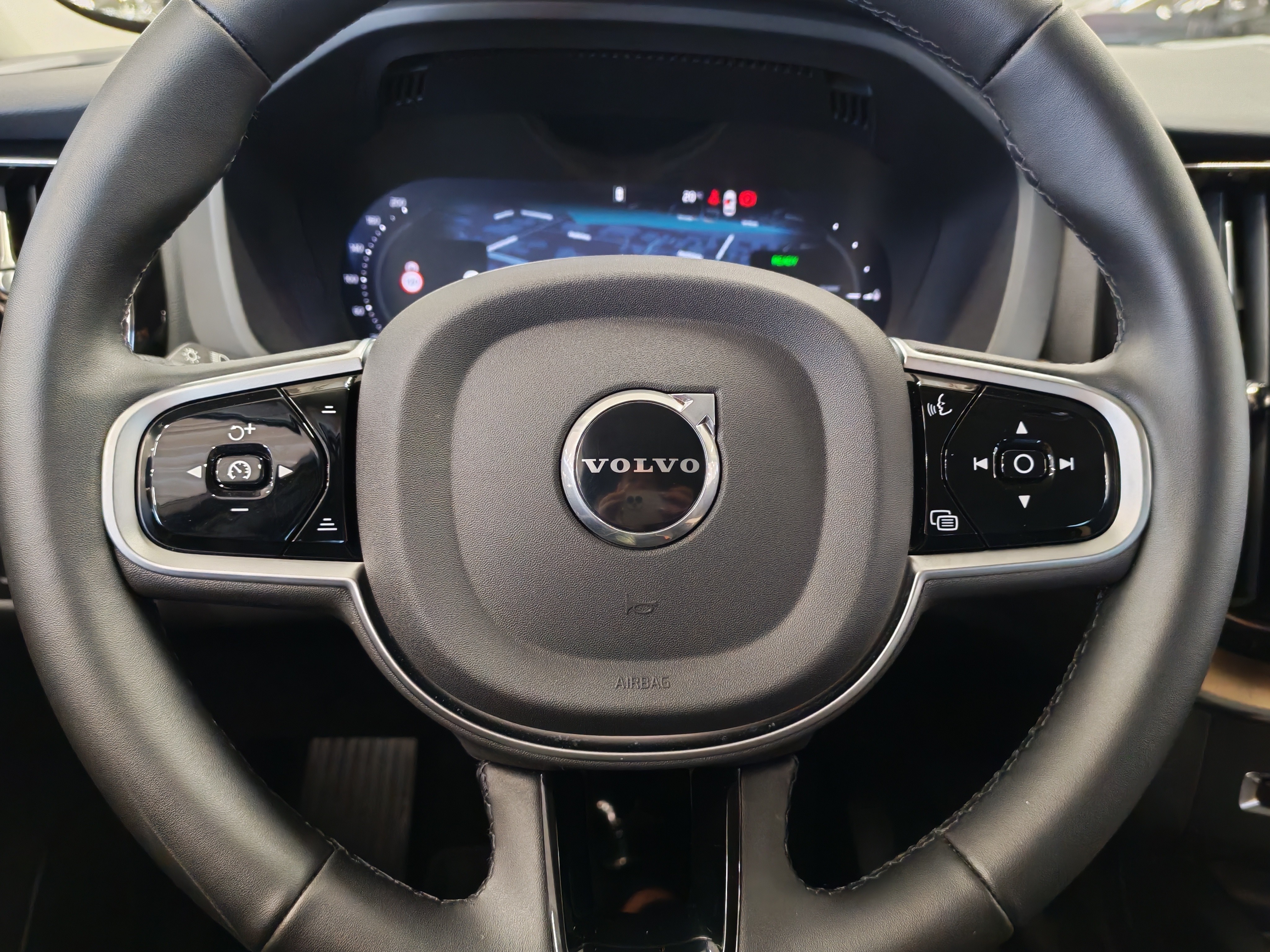 VOLVO XC60 2026