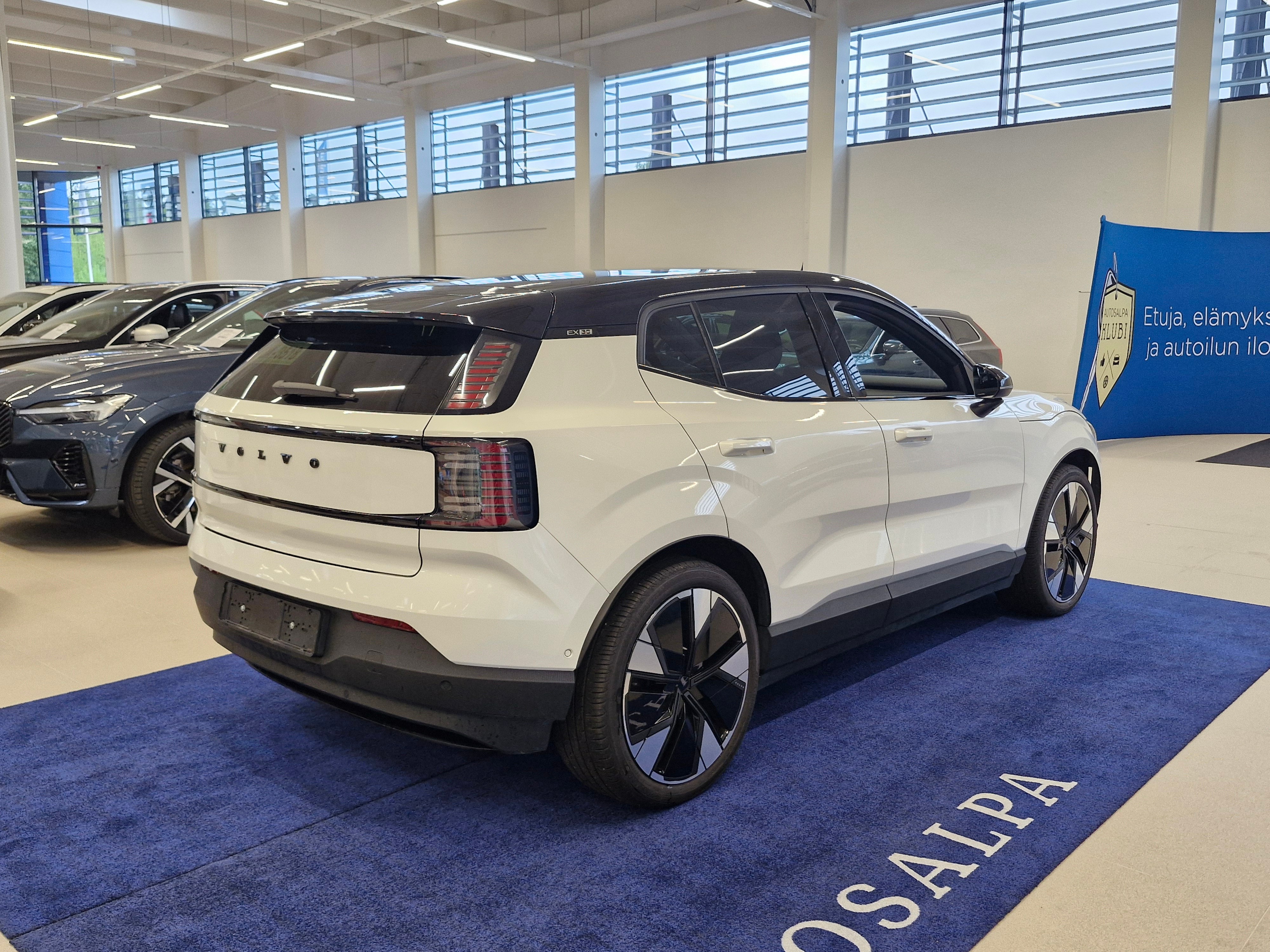 VOLVO EX30 2025