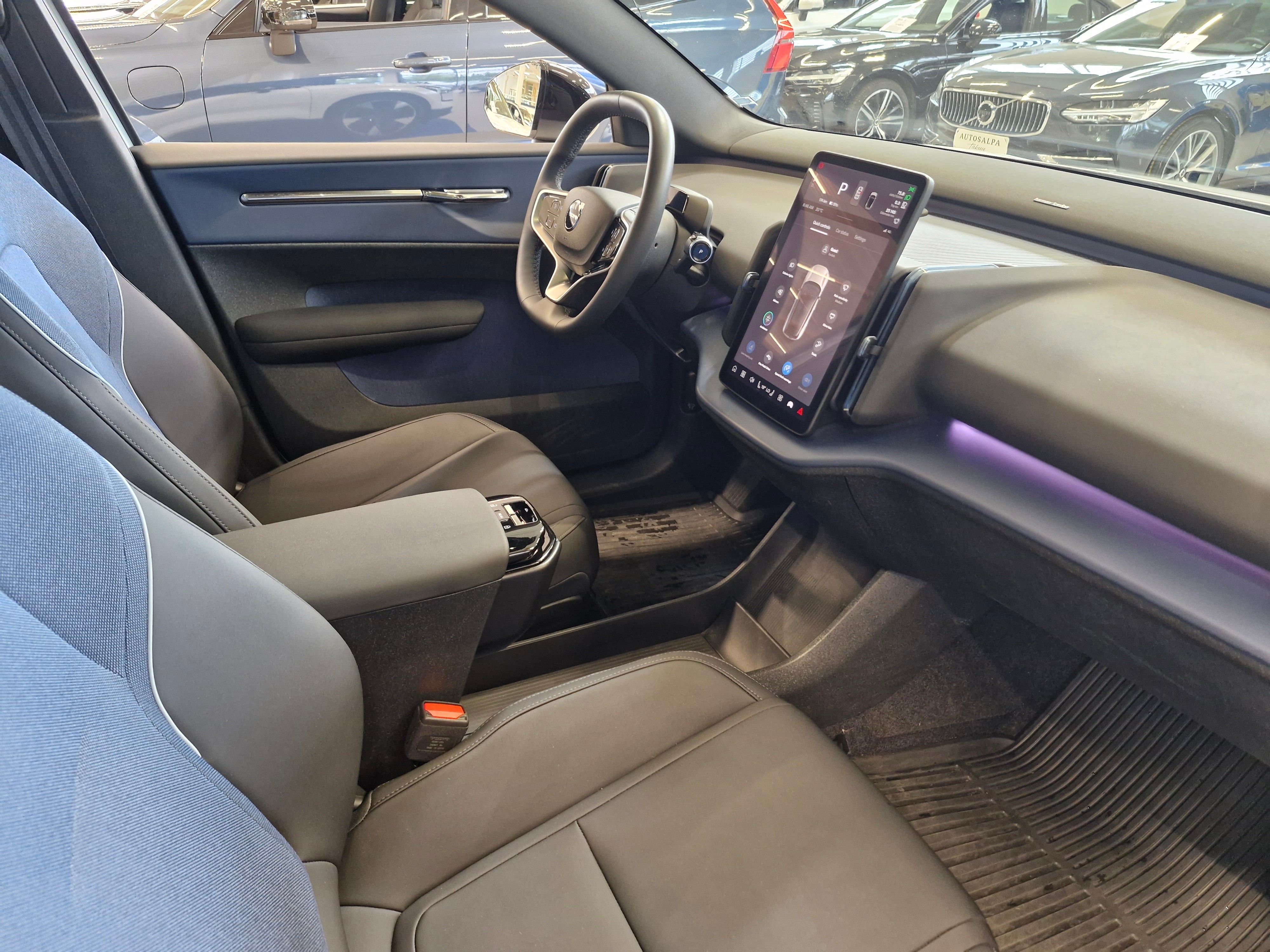 VOLVO EX30 2025