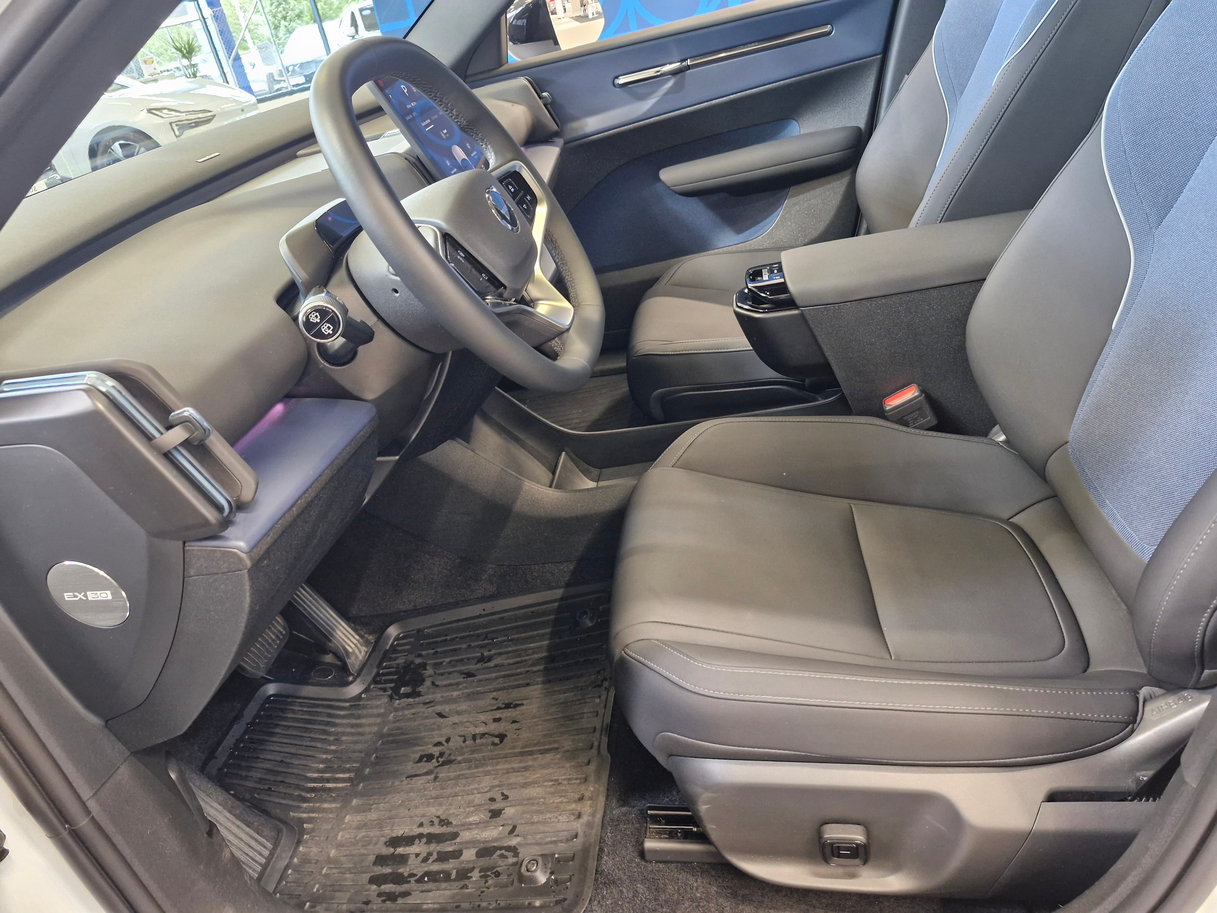 VOLVO EX30 2025