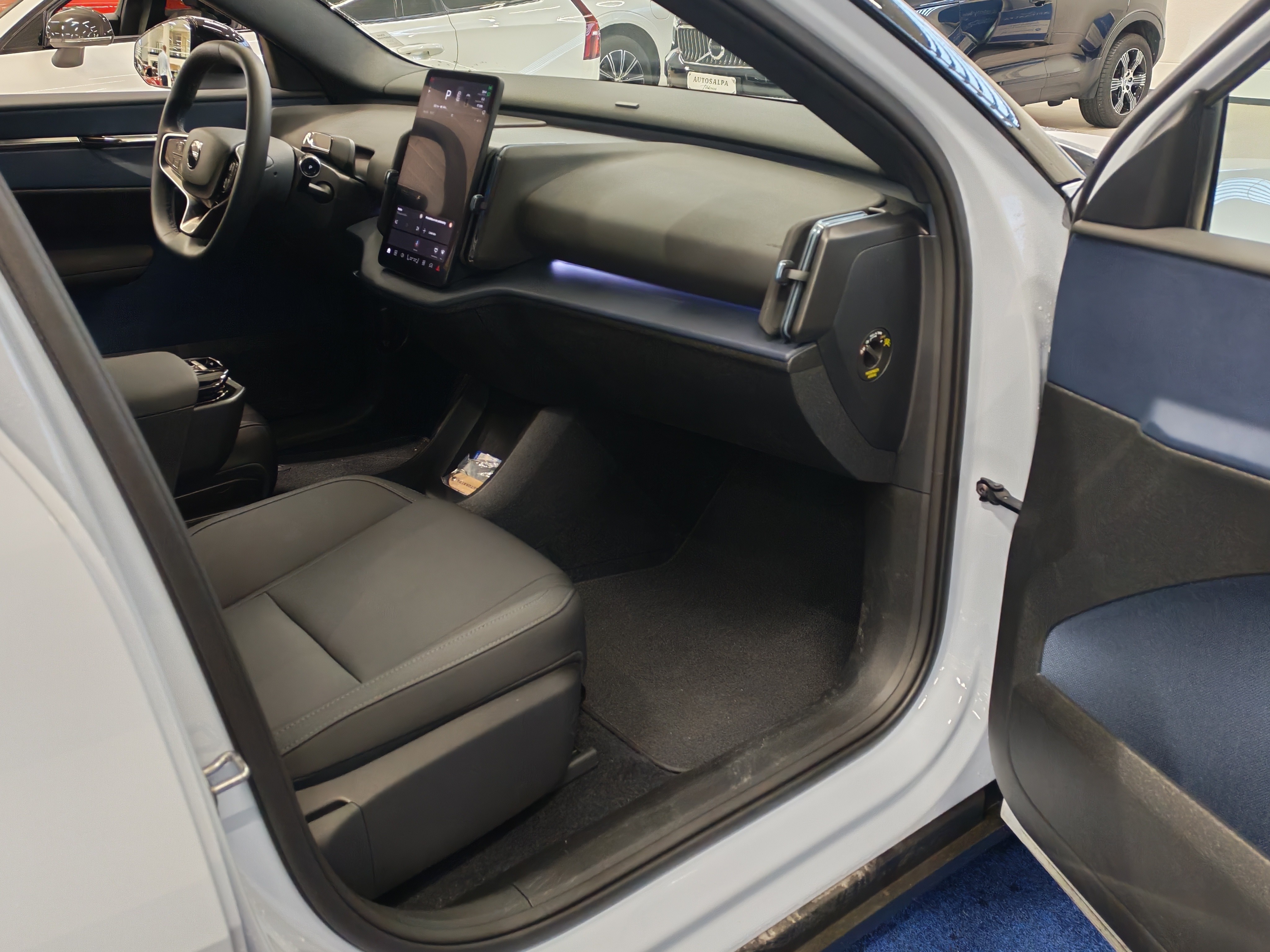 VOLVO EX30 2025