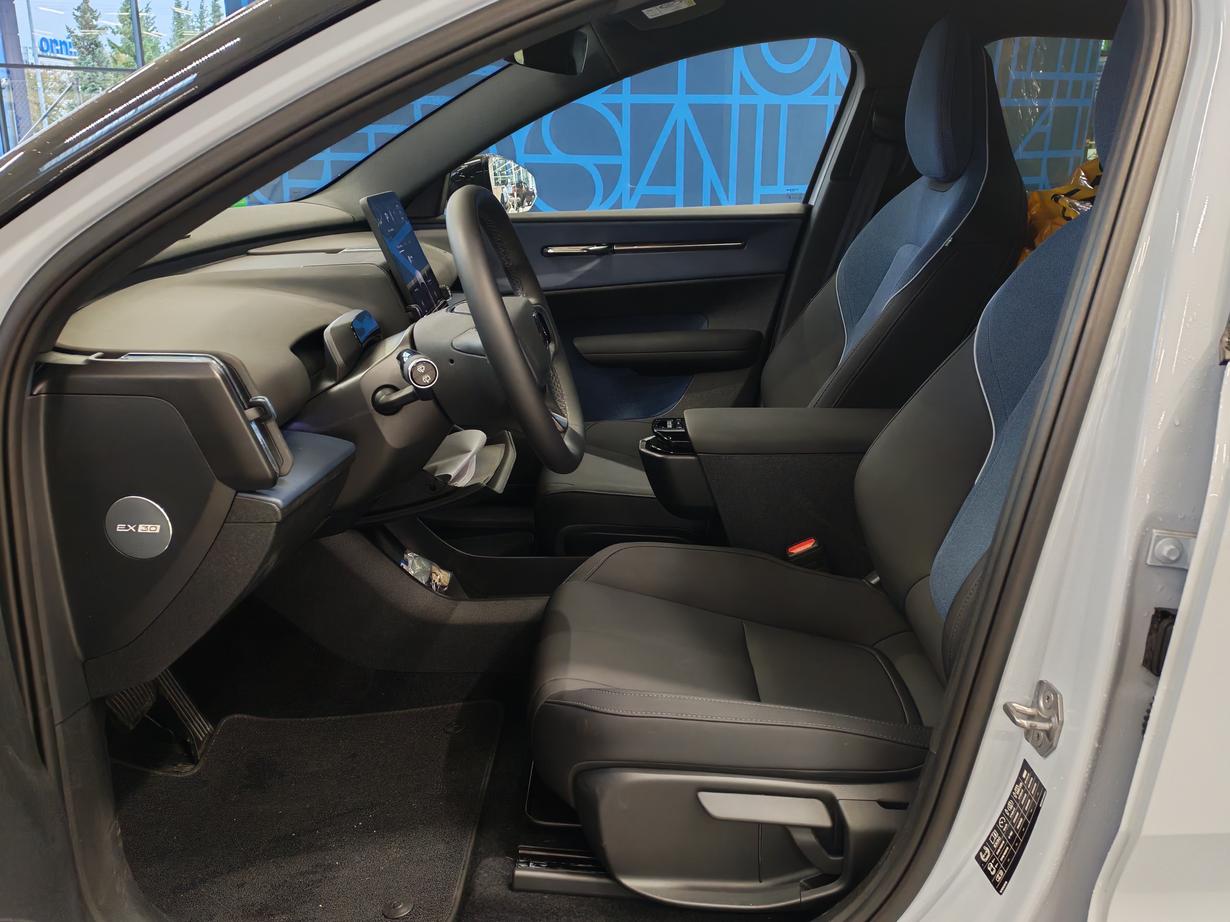 VOLVO EX30 2025