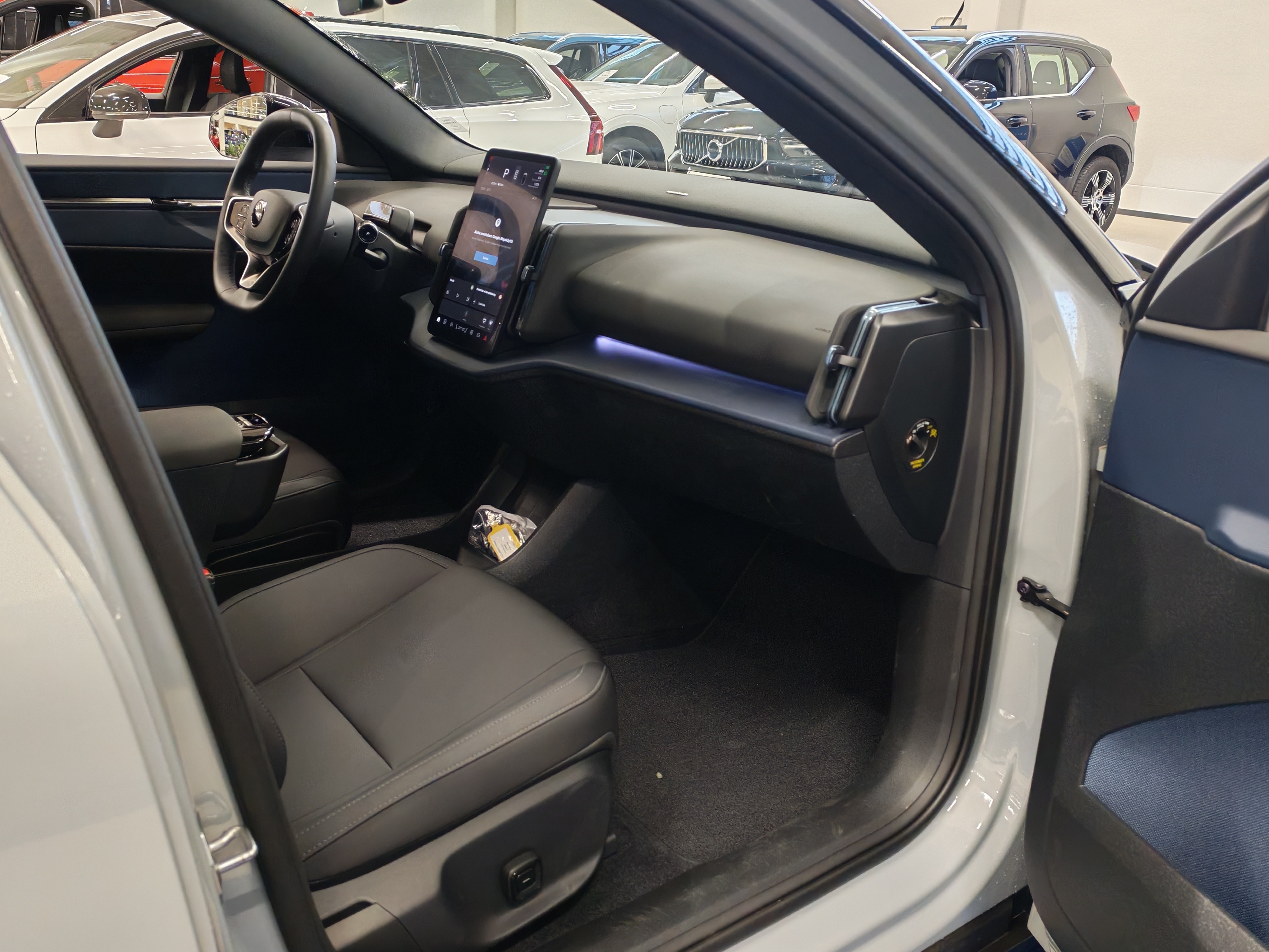 VOLVO EX30 2025