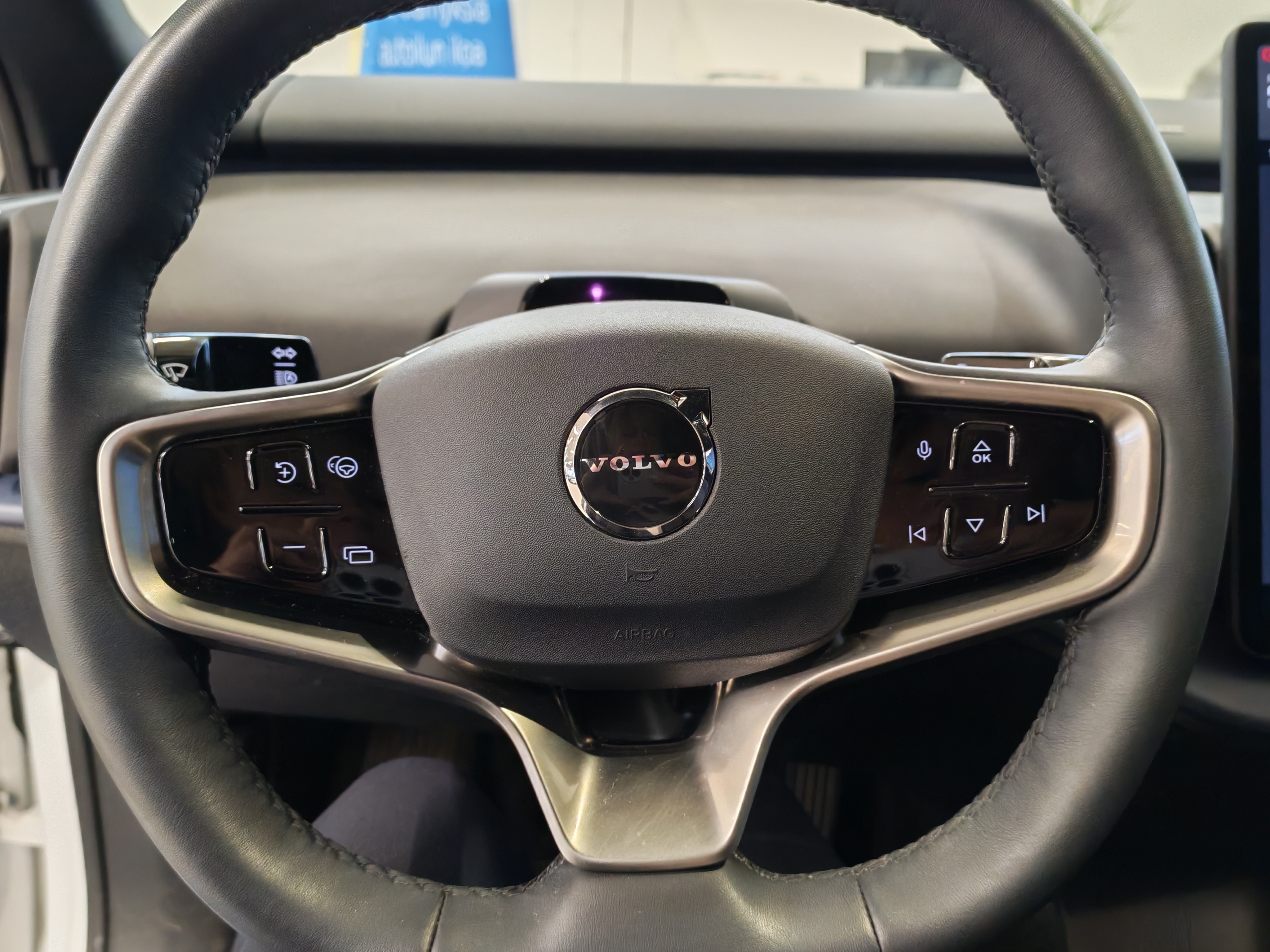 VOLVO EX30 2025