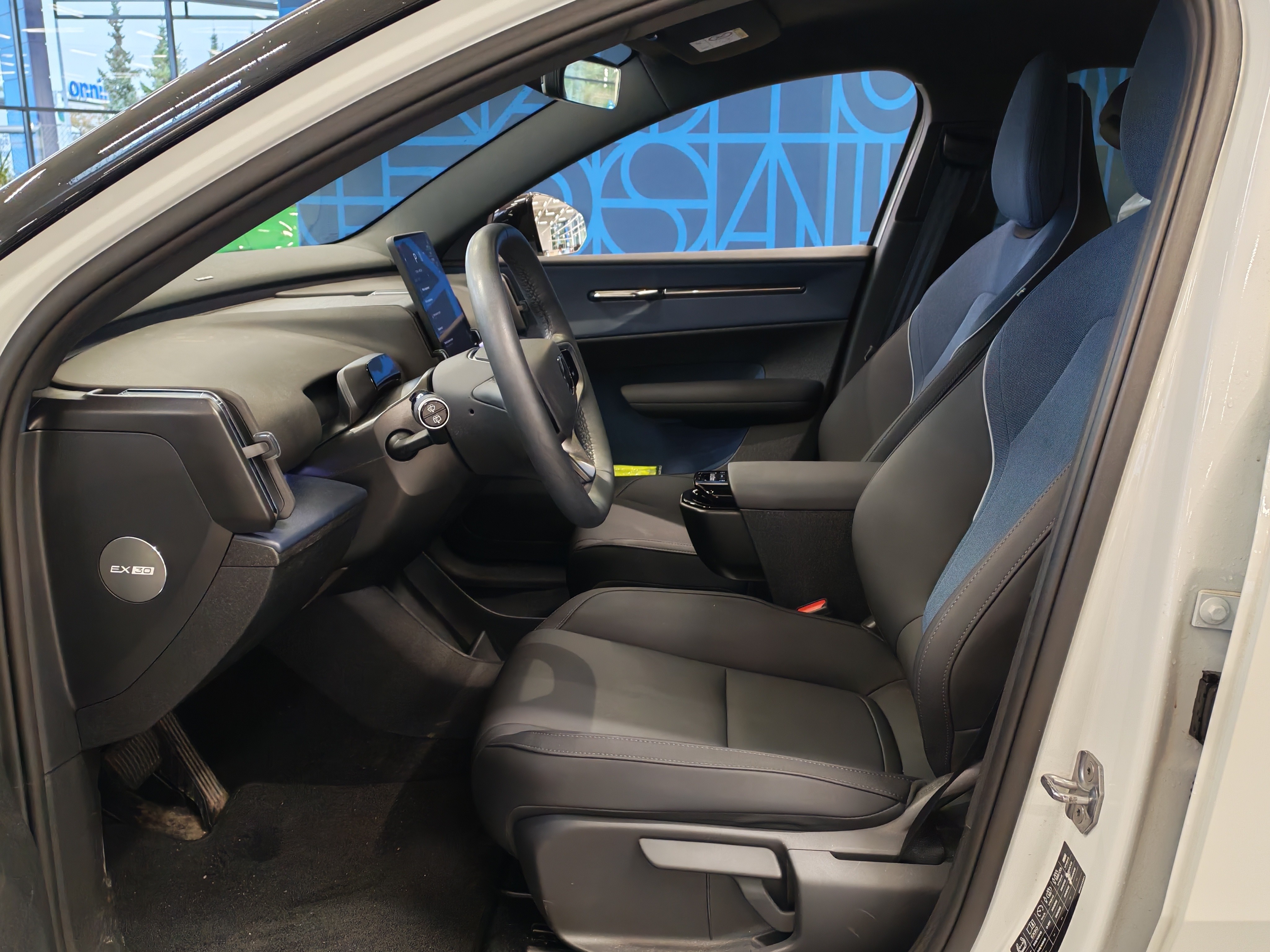 VOLVO EX30 2025