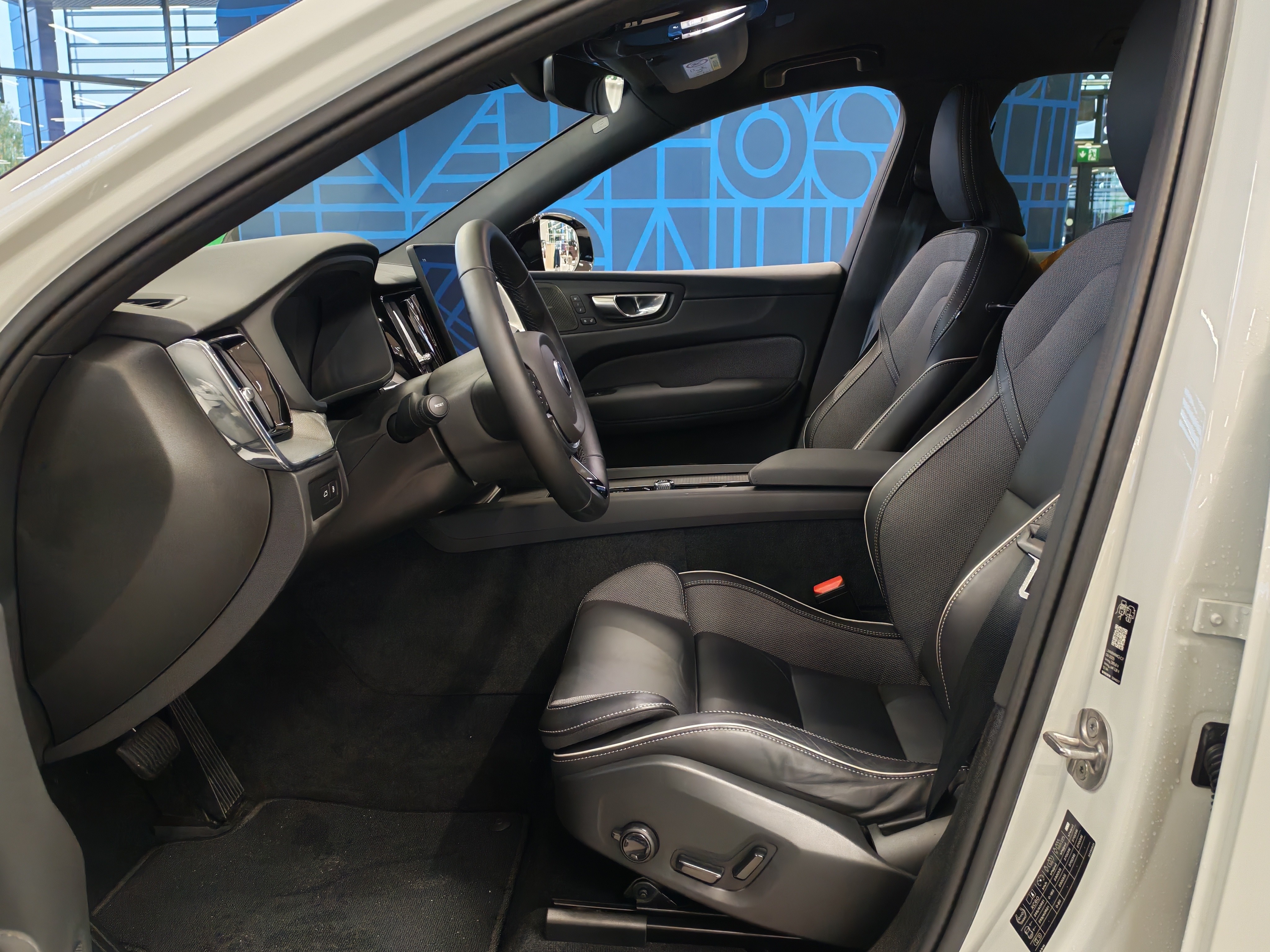 VOLVO XC60 2026