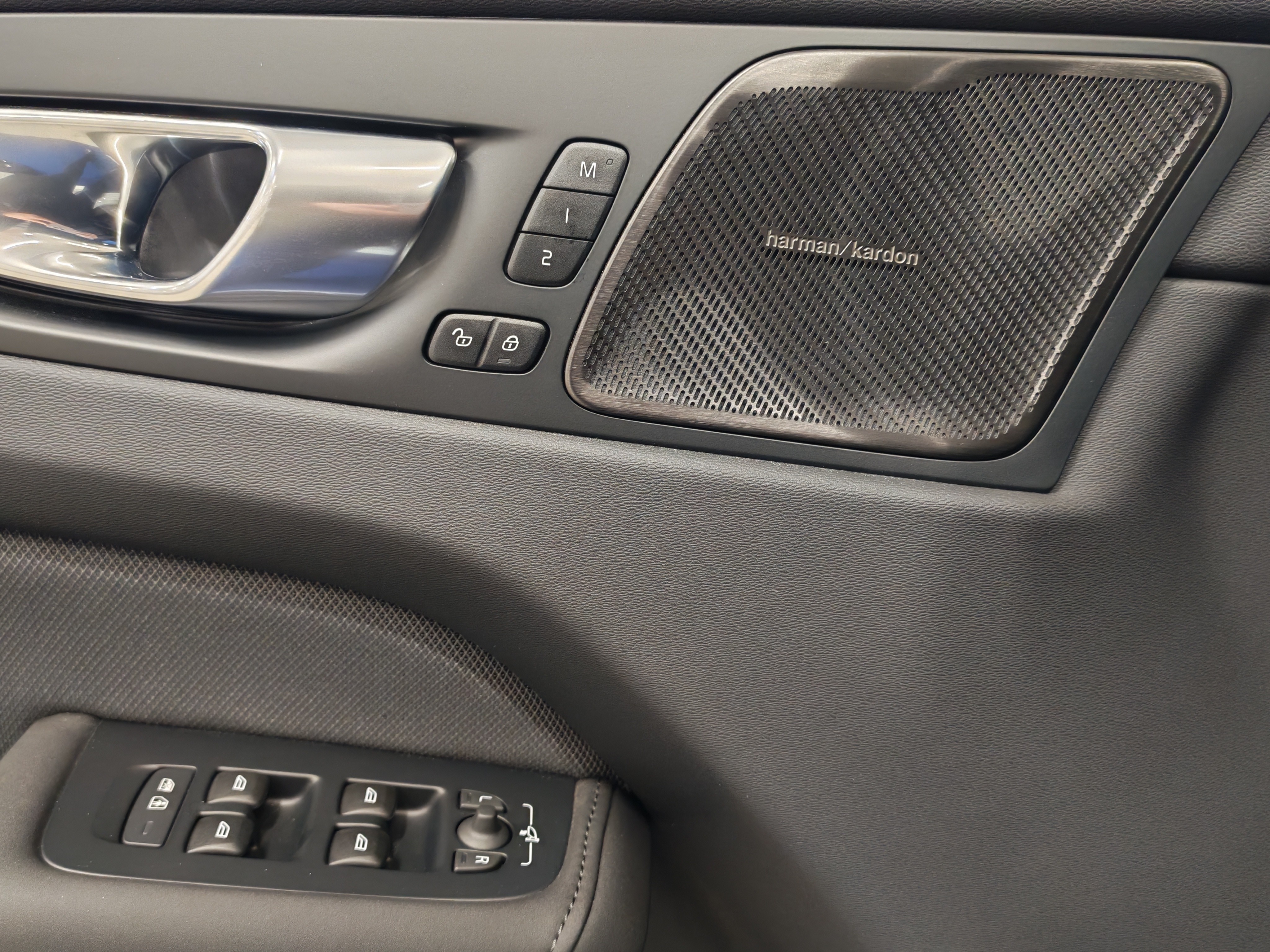 VOLVO XC60 2026