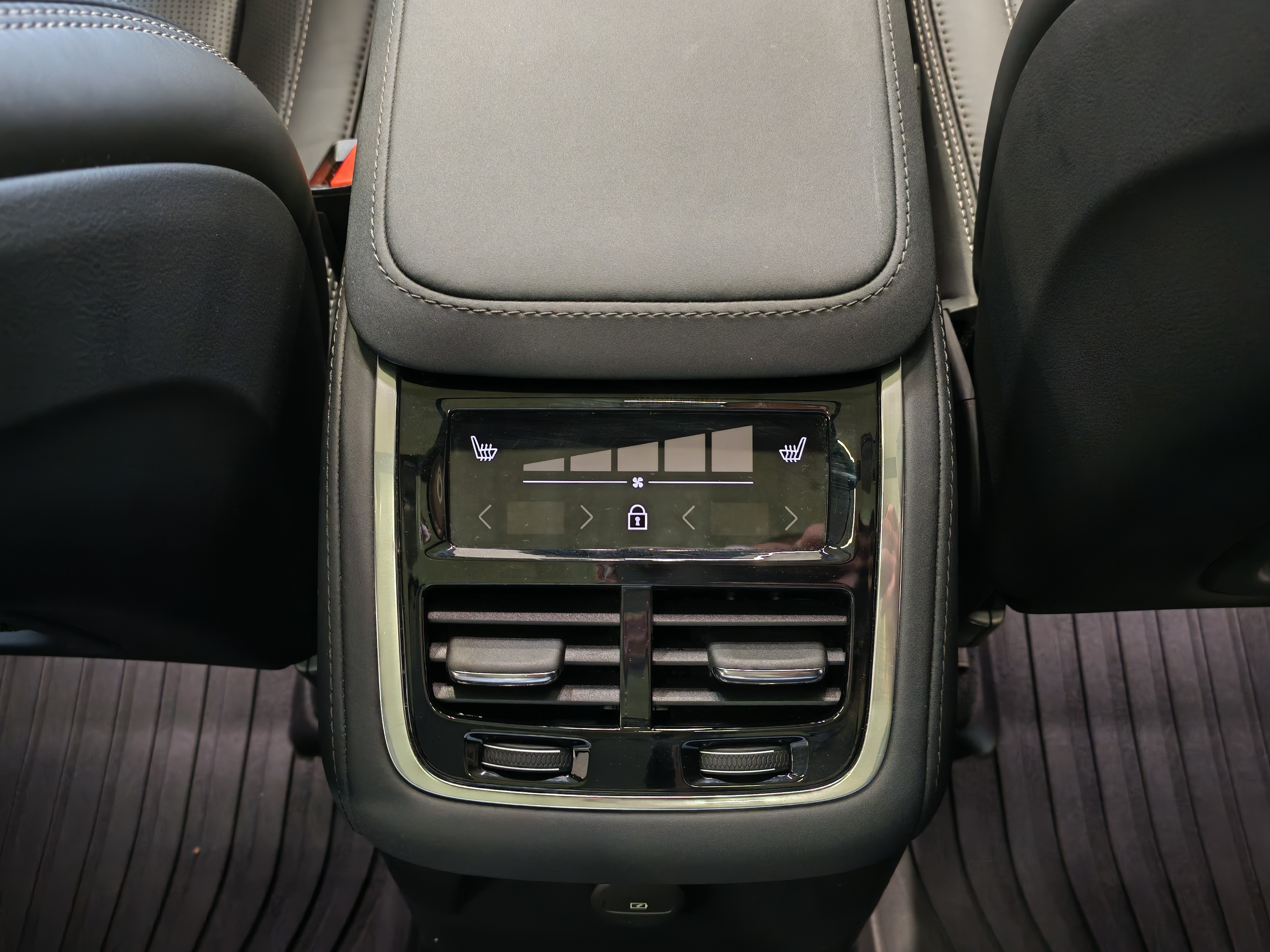 VOLVO XC90 2025