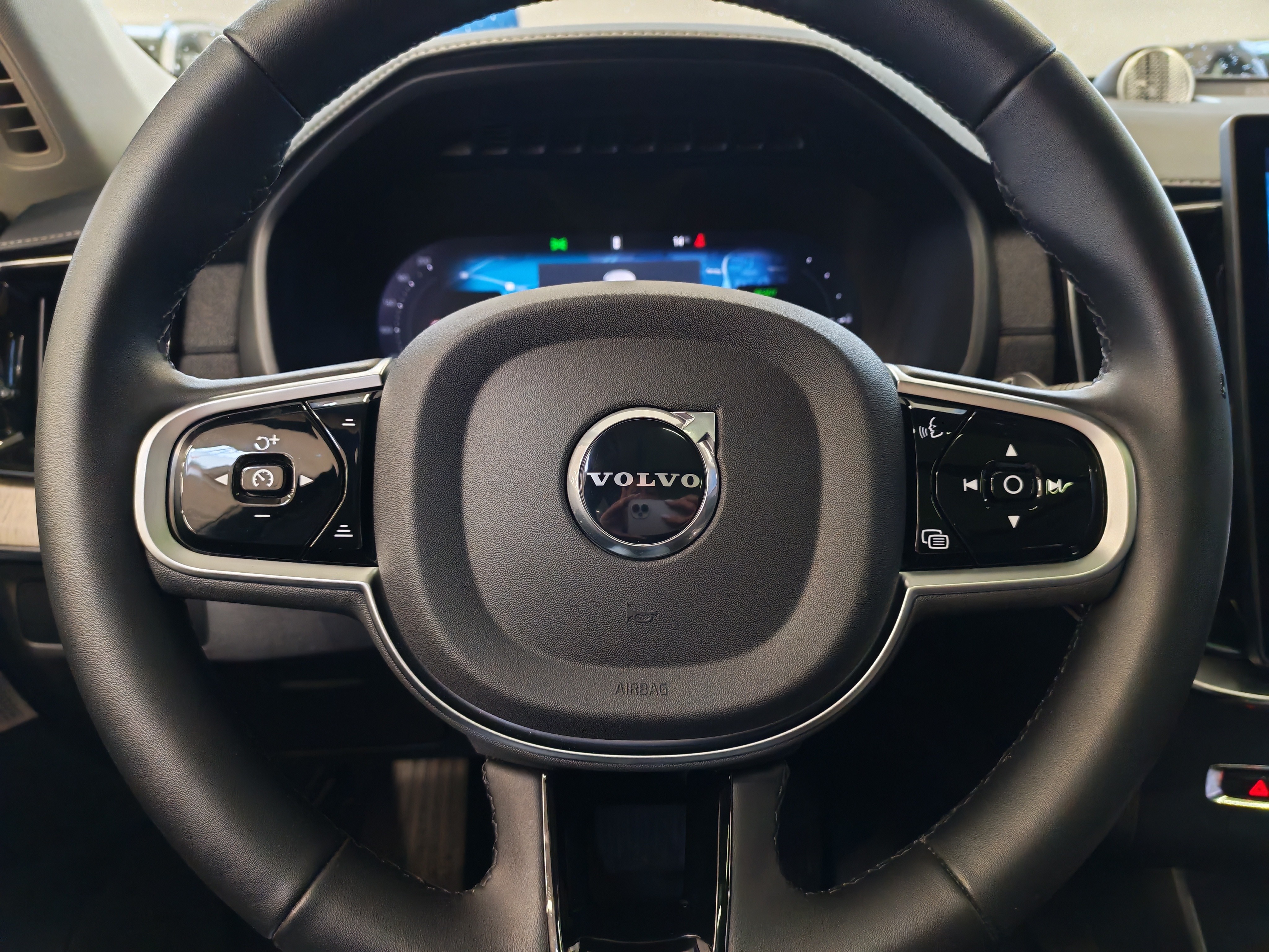 VOLVO XC90 2025