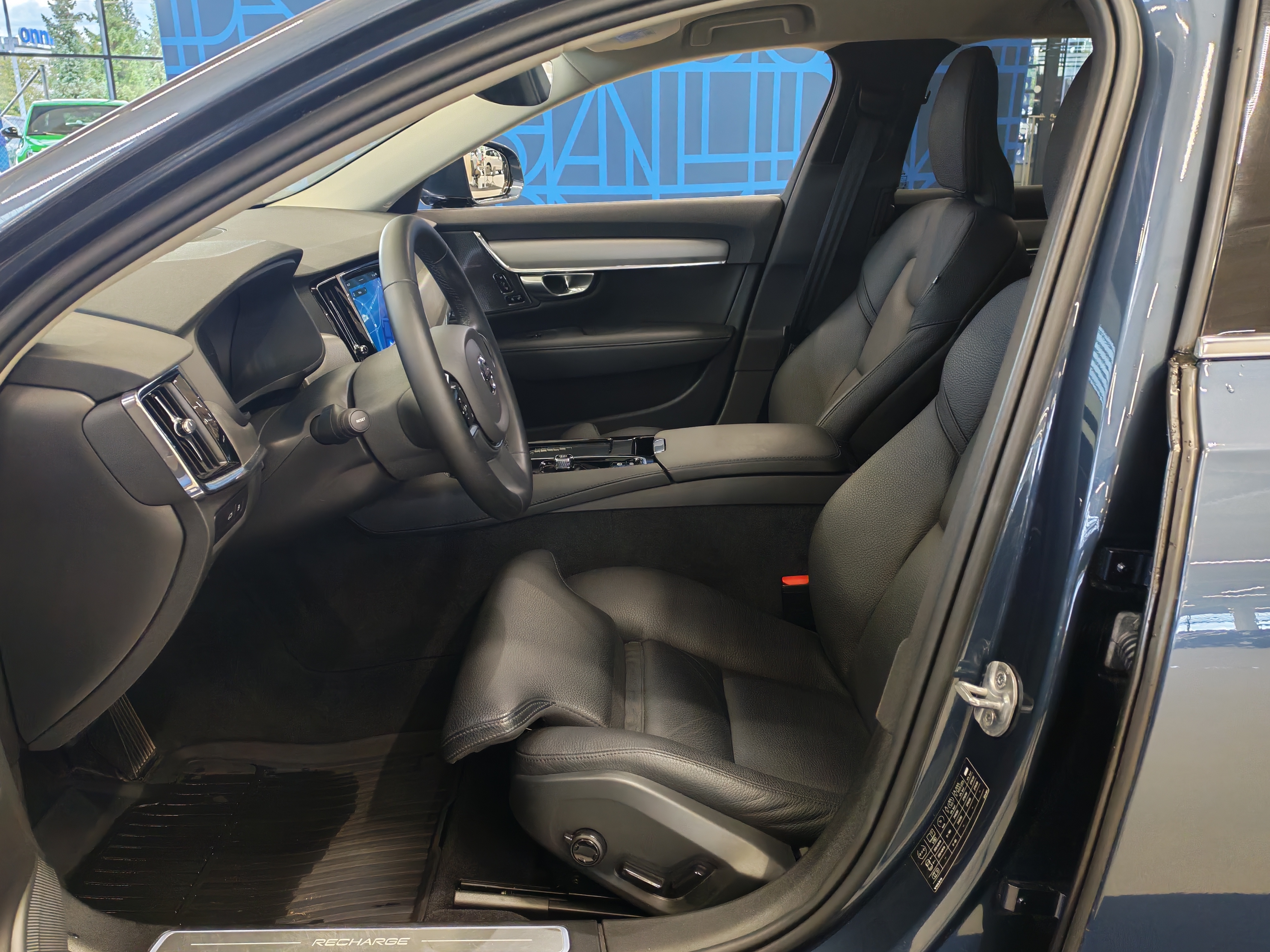 VOLVO V90 2024
