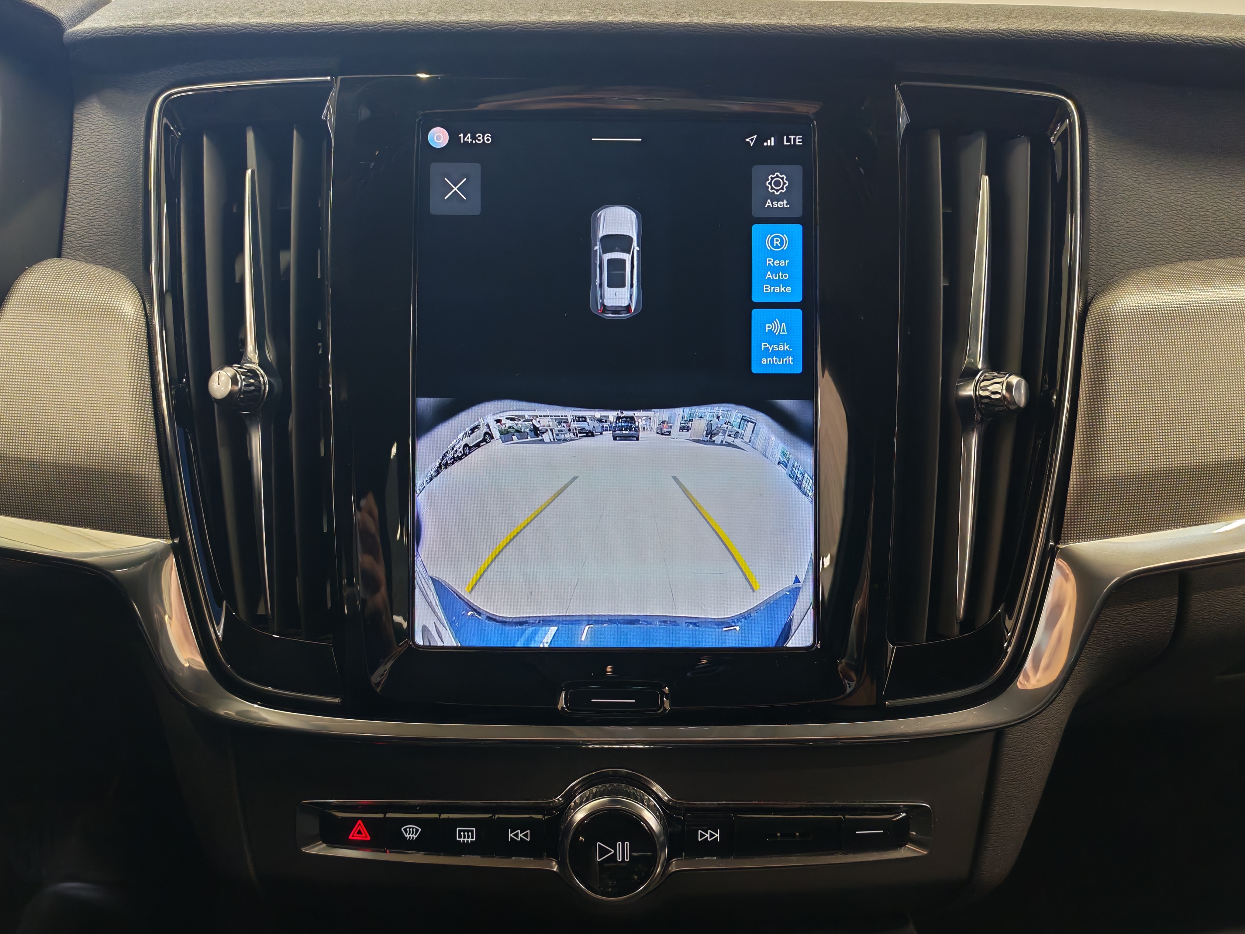 VOLVO V90 2024