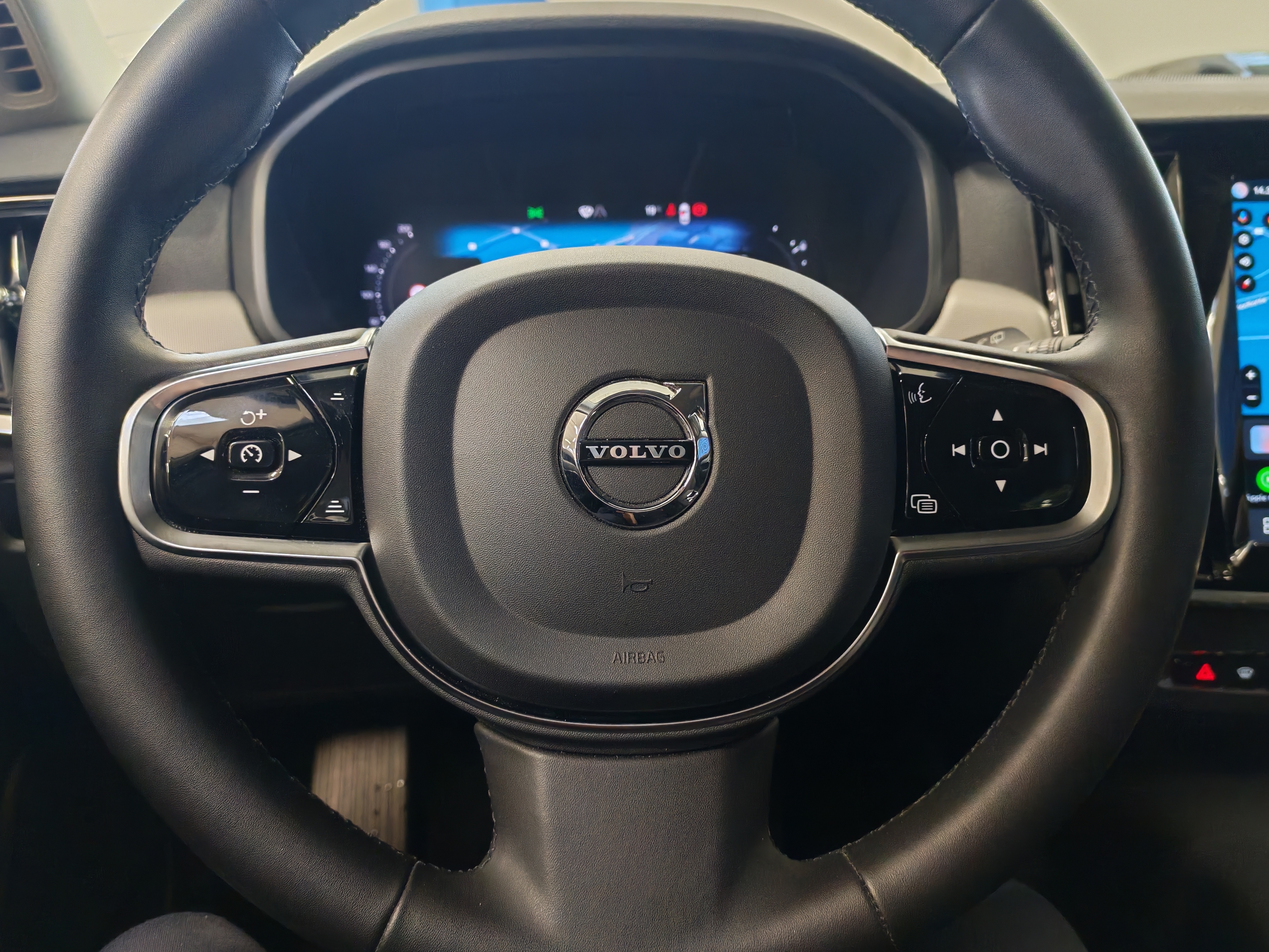 VOLVO V90 2024