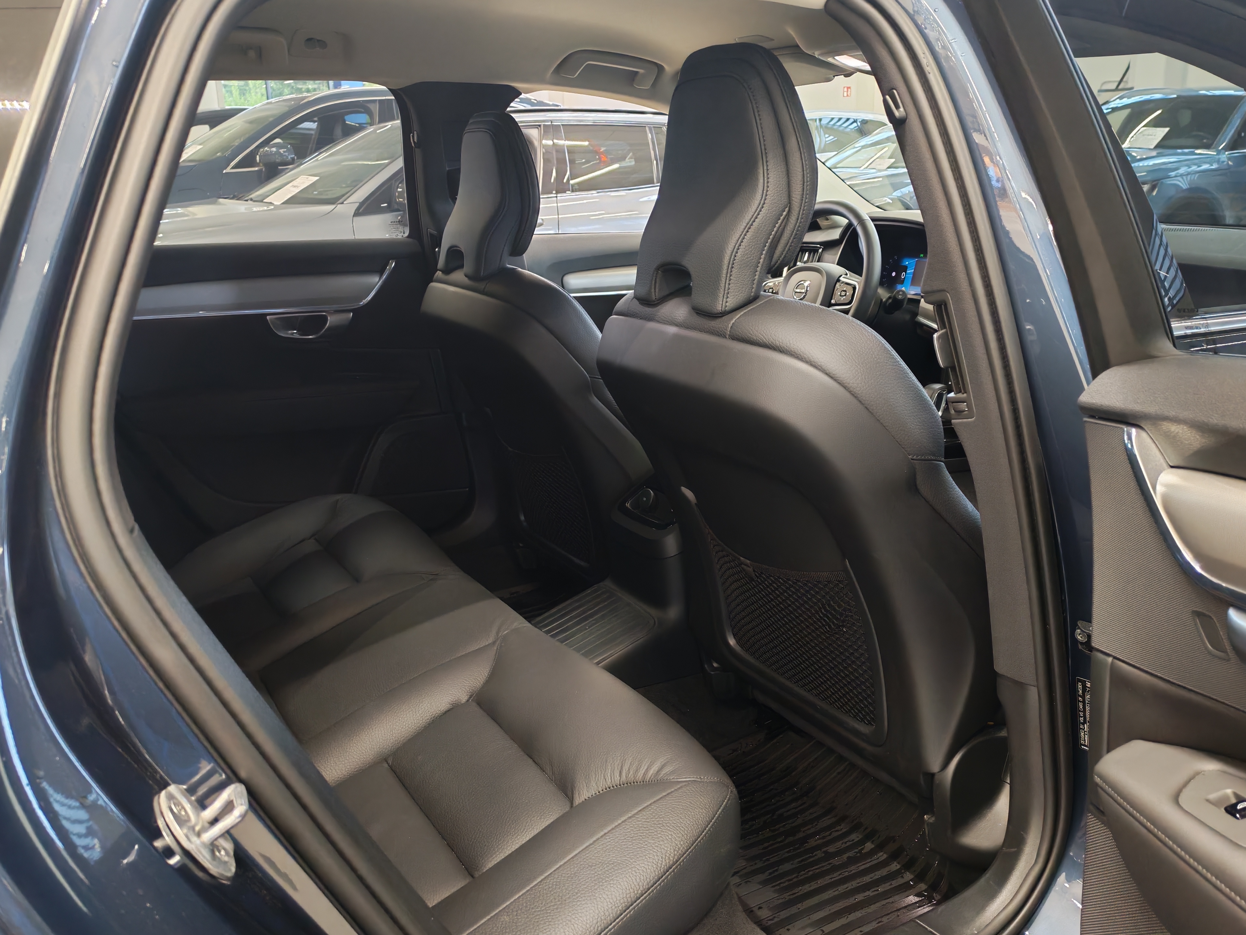 VOLVO V90 2024