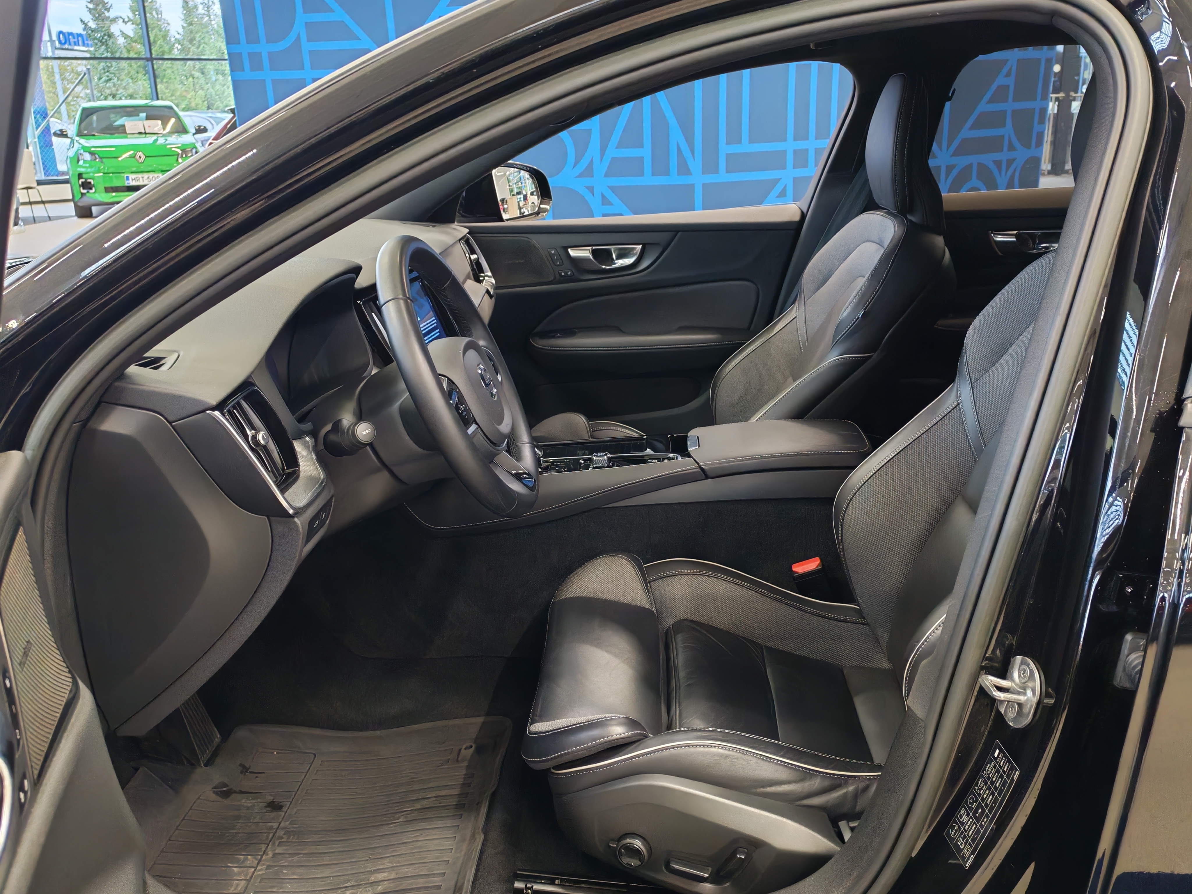 VOLVO V60 2023