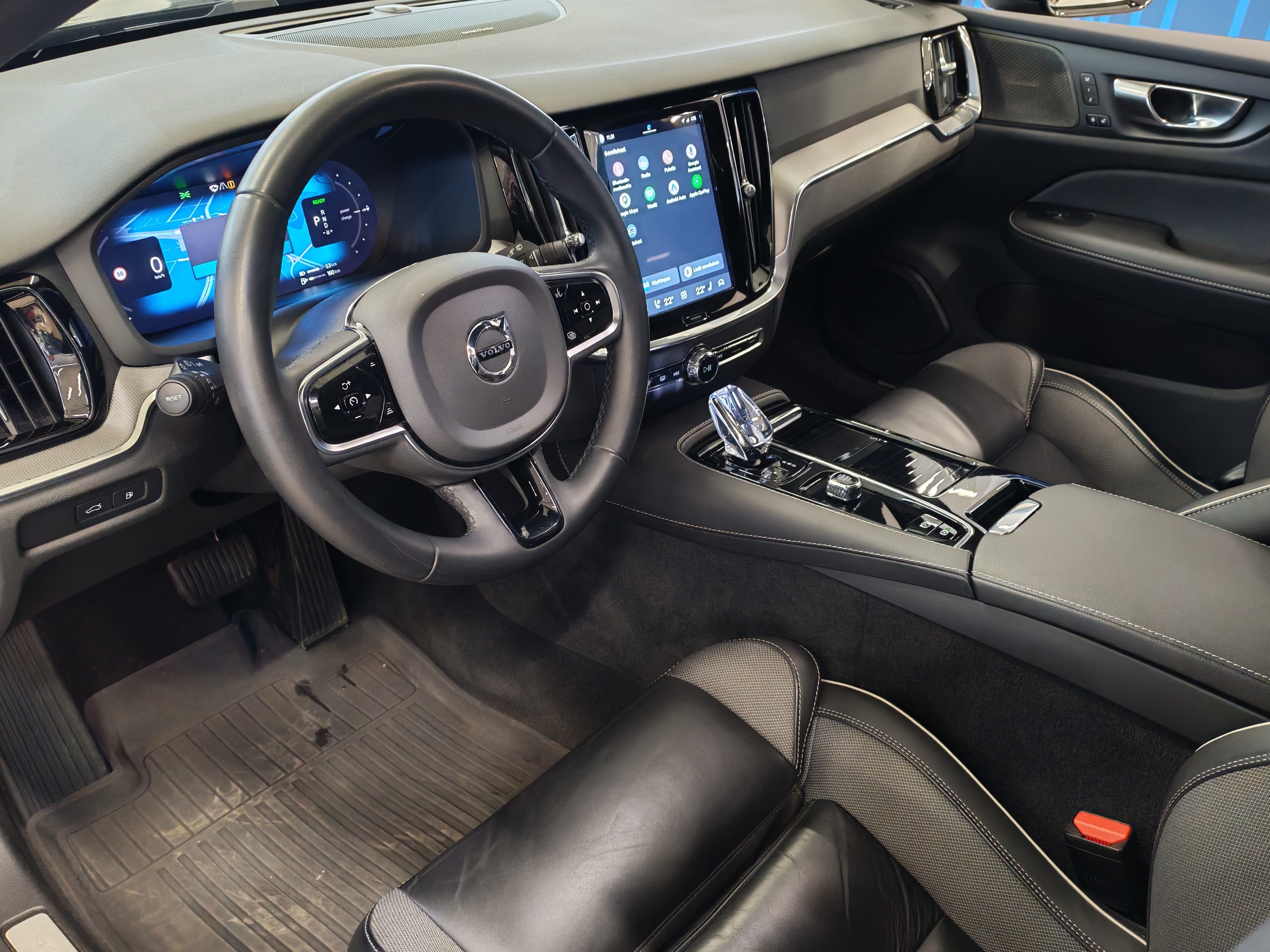 VOLVO V60 2023