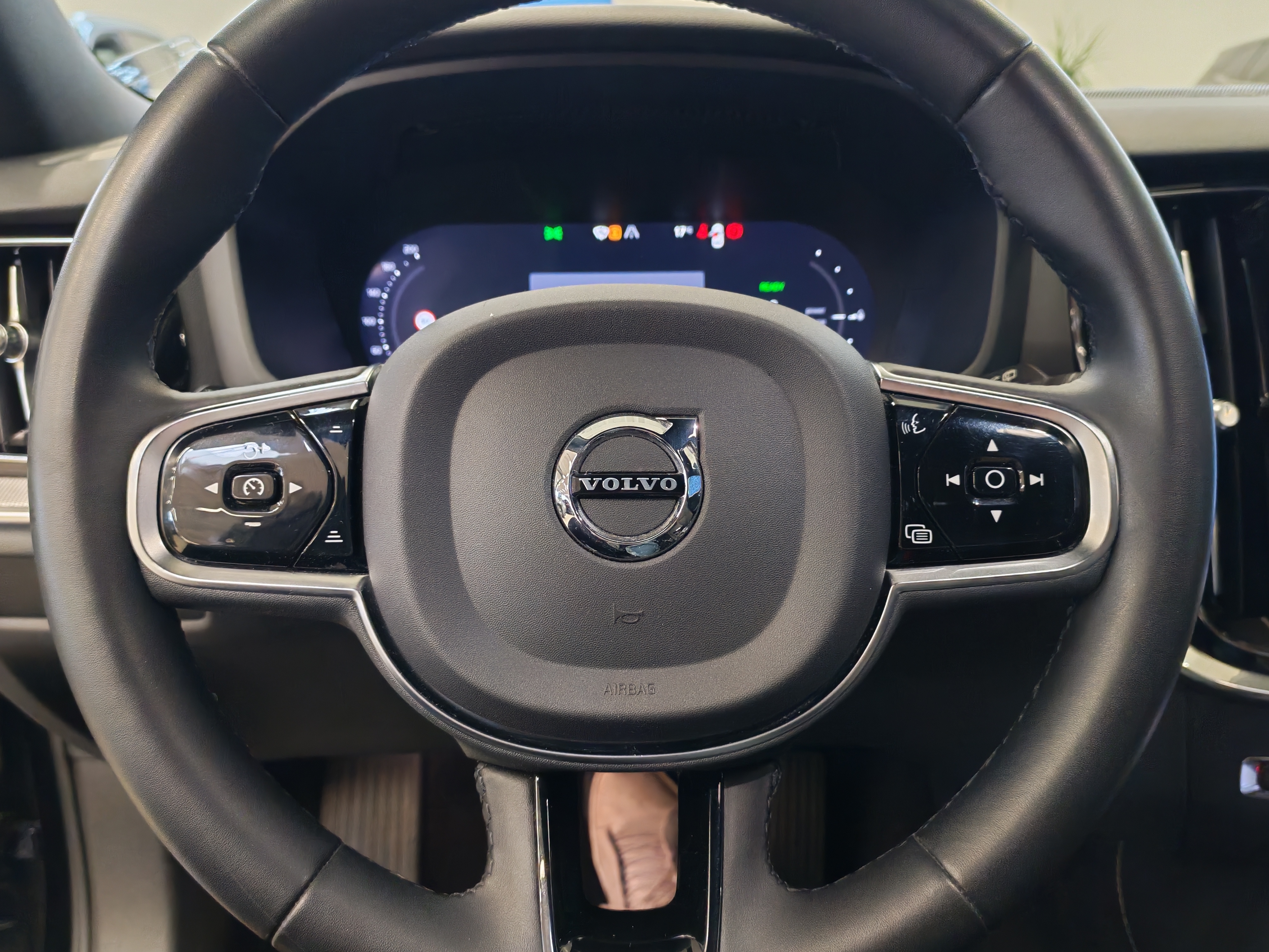VOLVO V60 2023