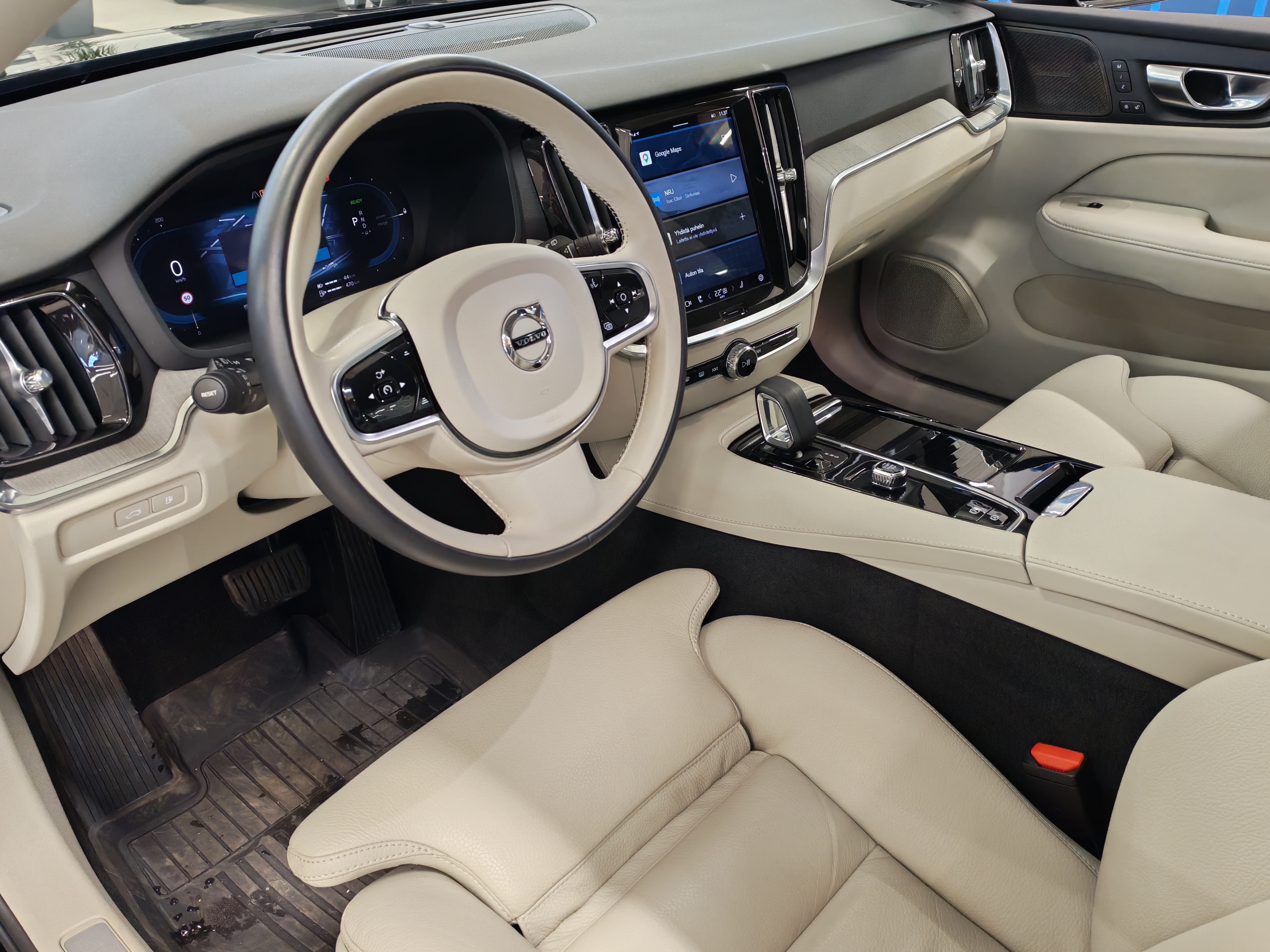 VOLVO V60 2023