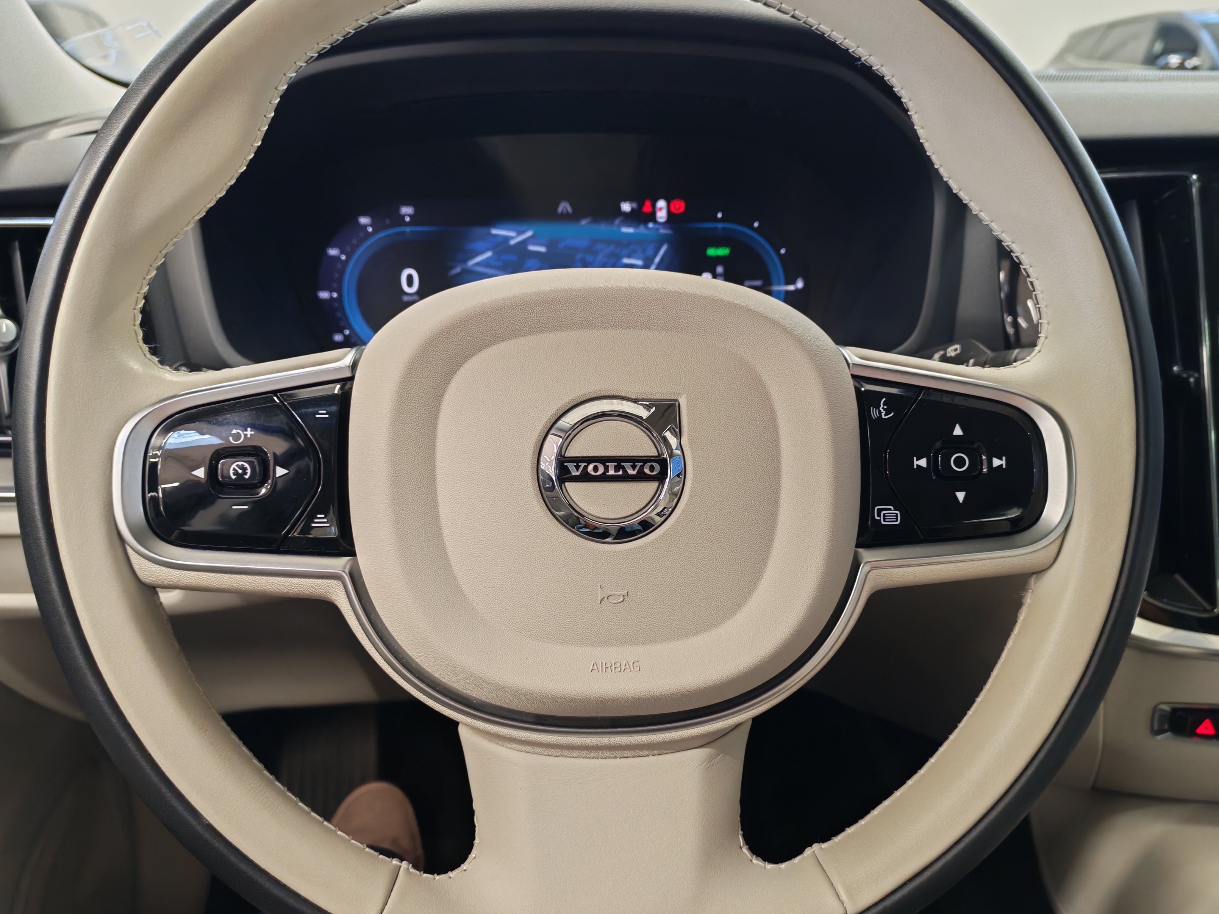 VOLVO V60 2023