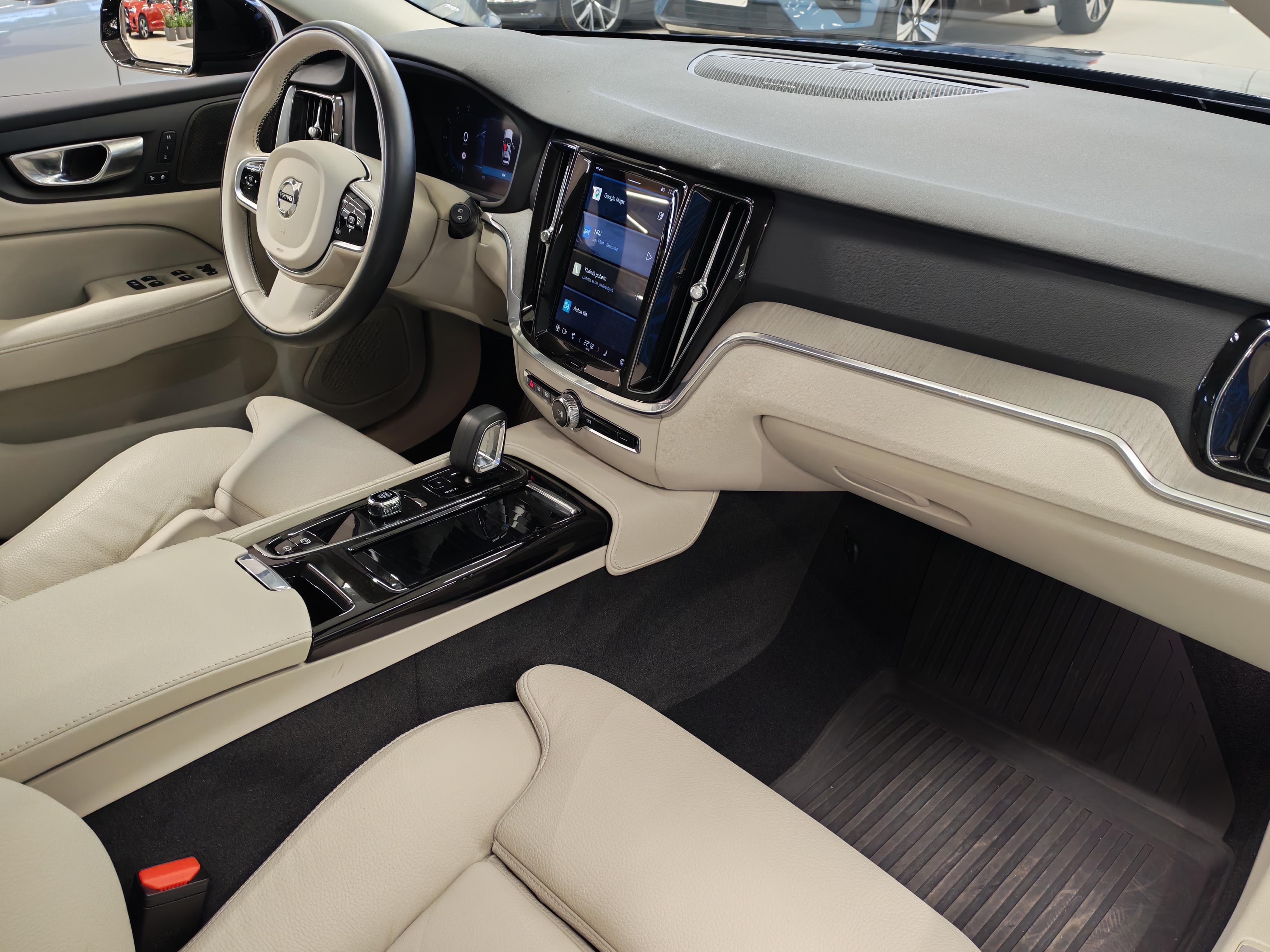 VOLVO V60 2023