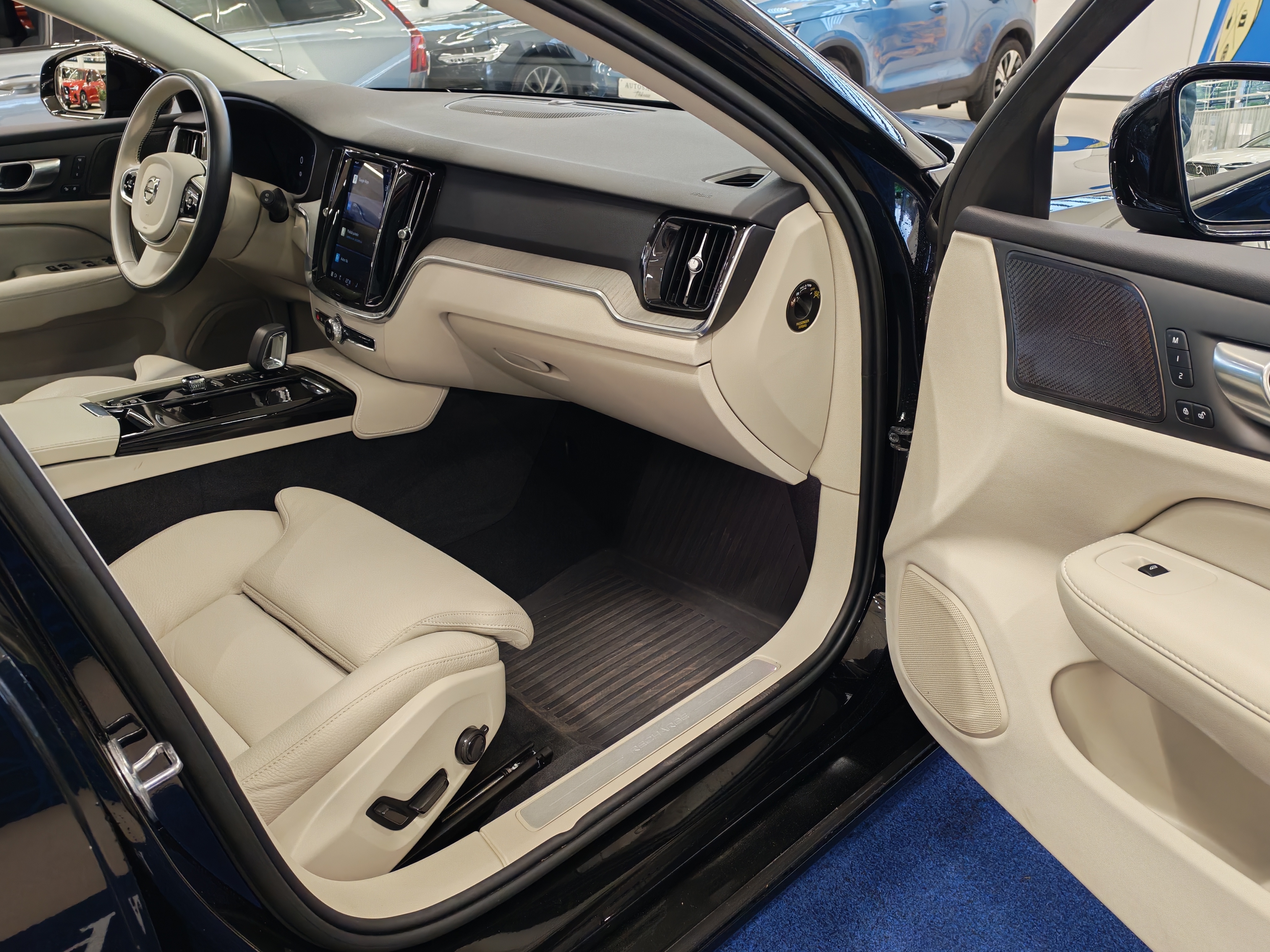 VOLVO V60 2023