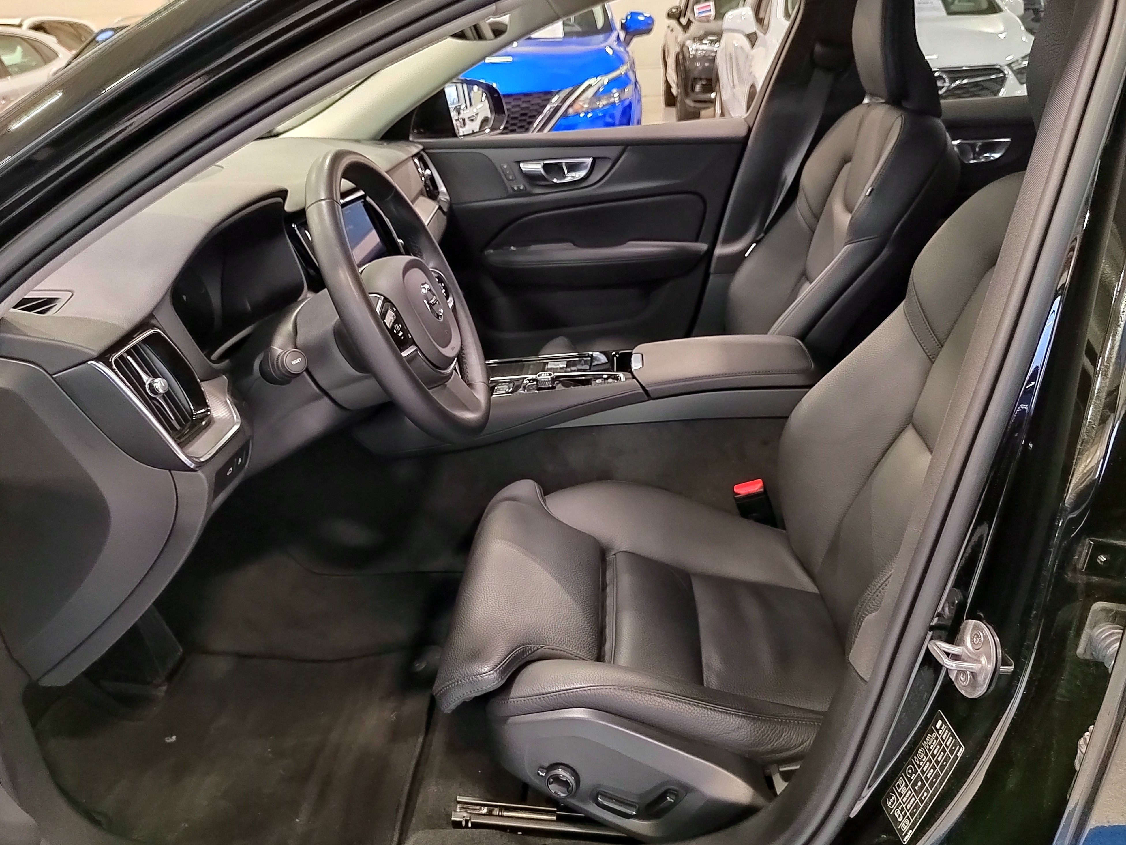 VOLVO V60 2023