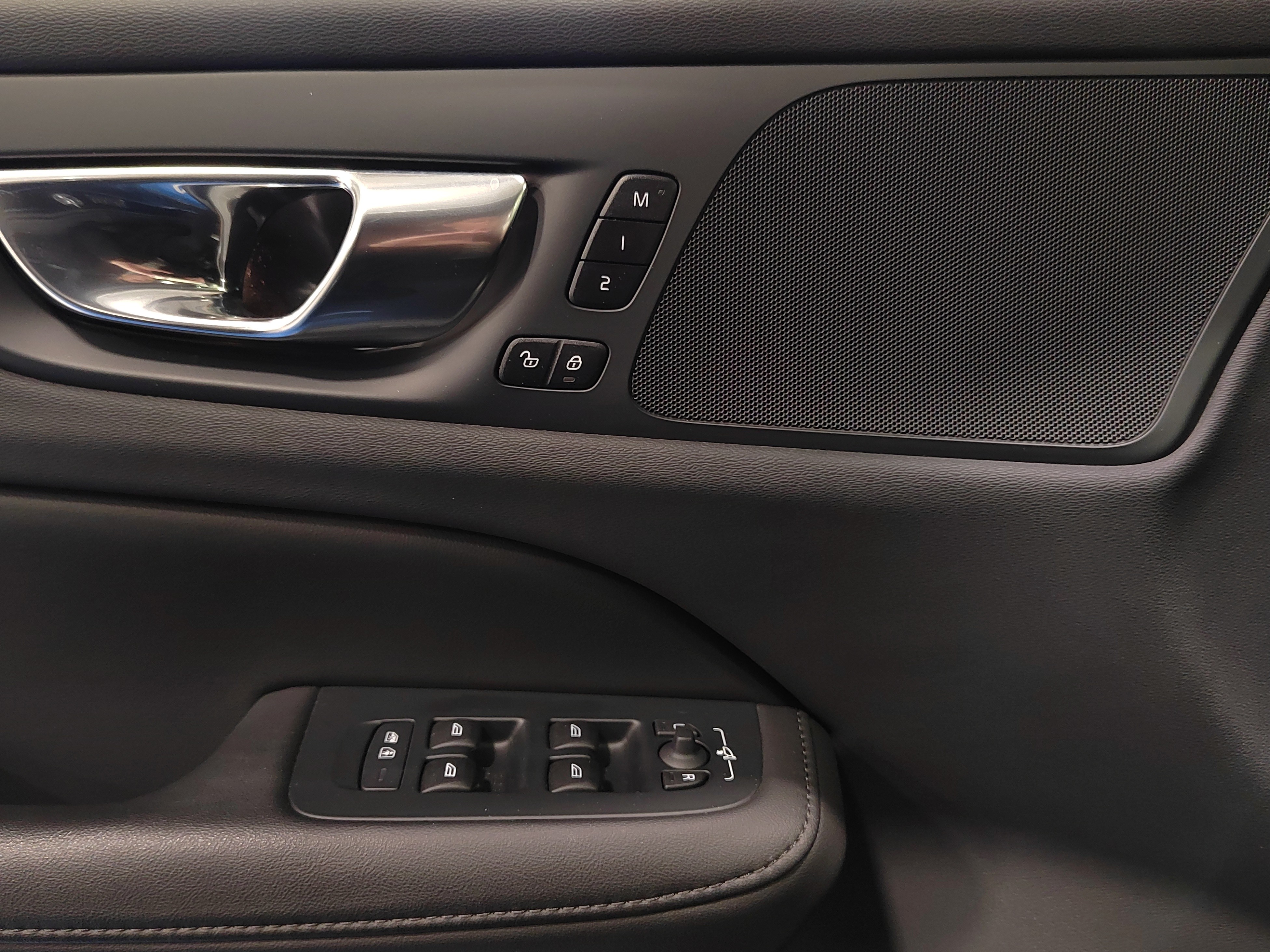 VOLVO V60 2023