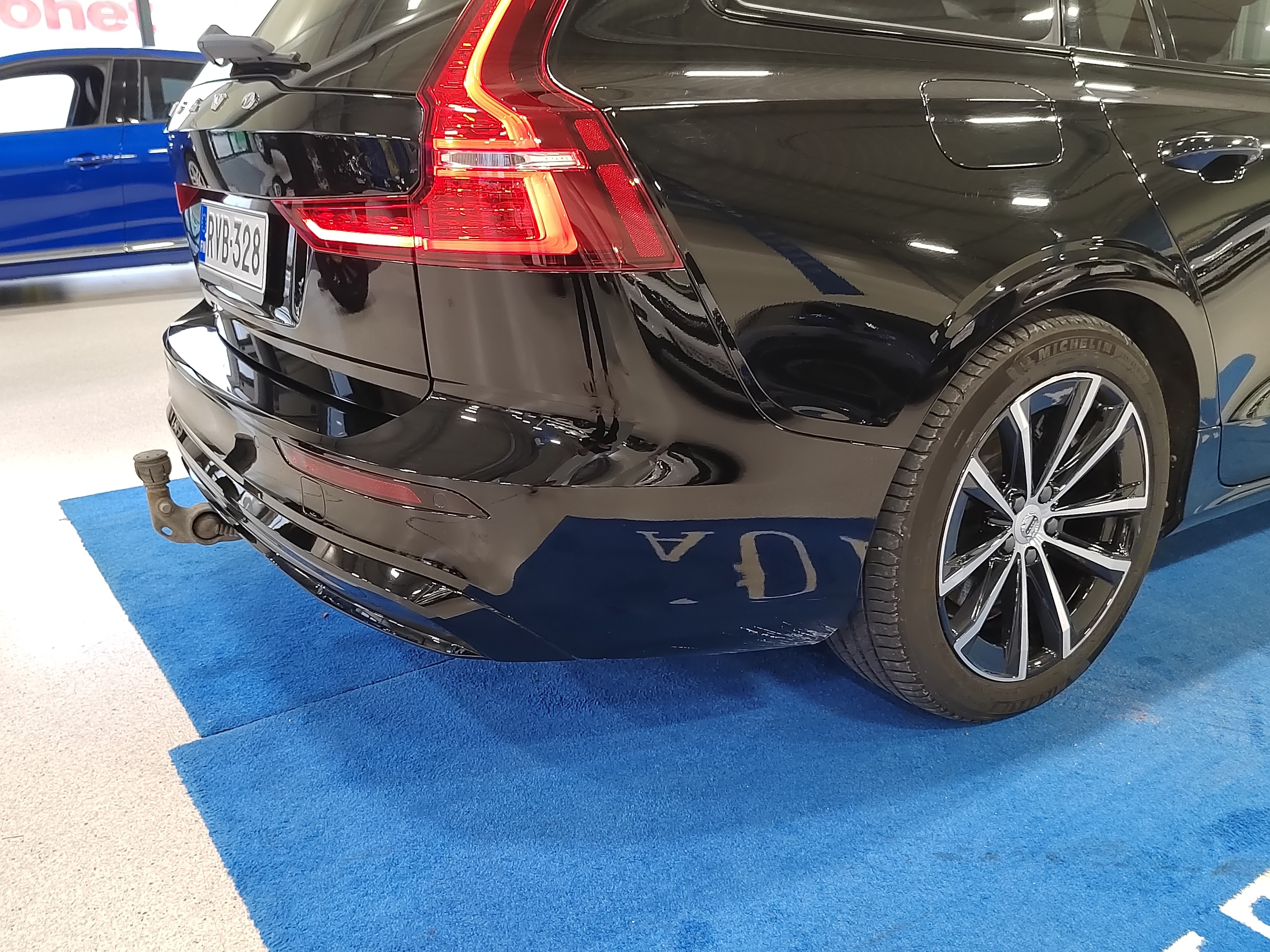 VOLVO V60 2023