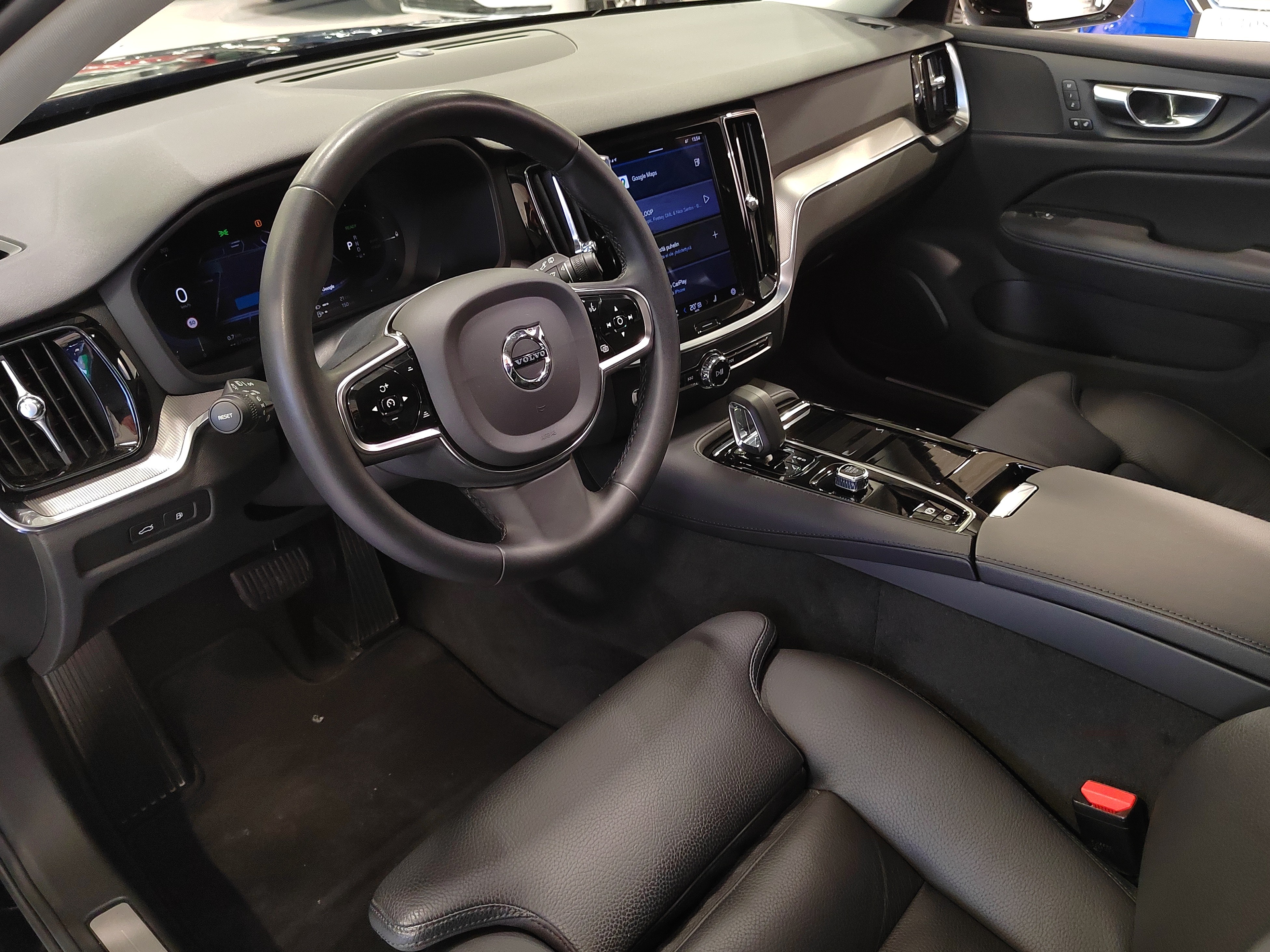 VOLVO V60 2023