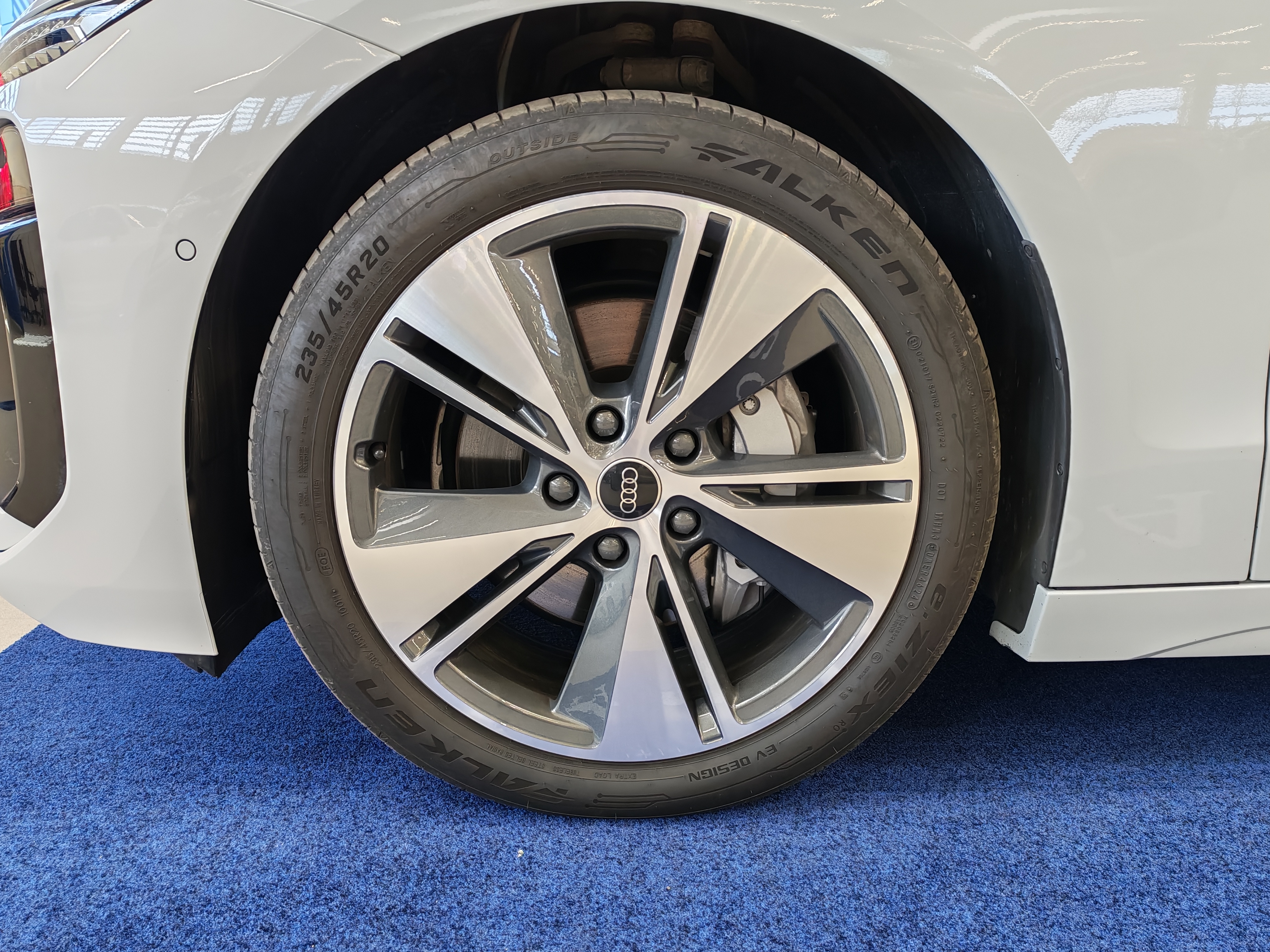 AUDI A6 e-tron 2025