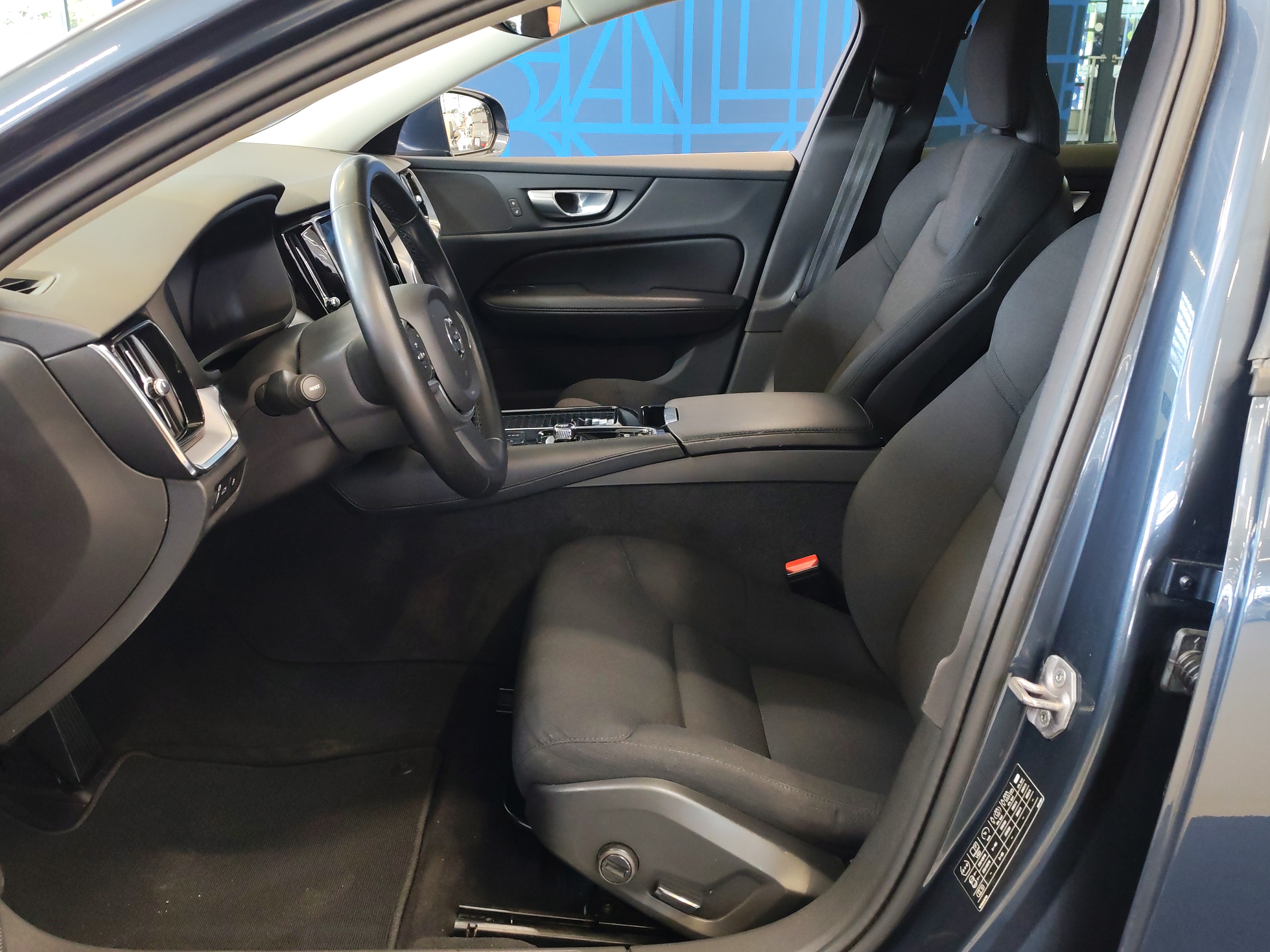 VOLVO V60 2021