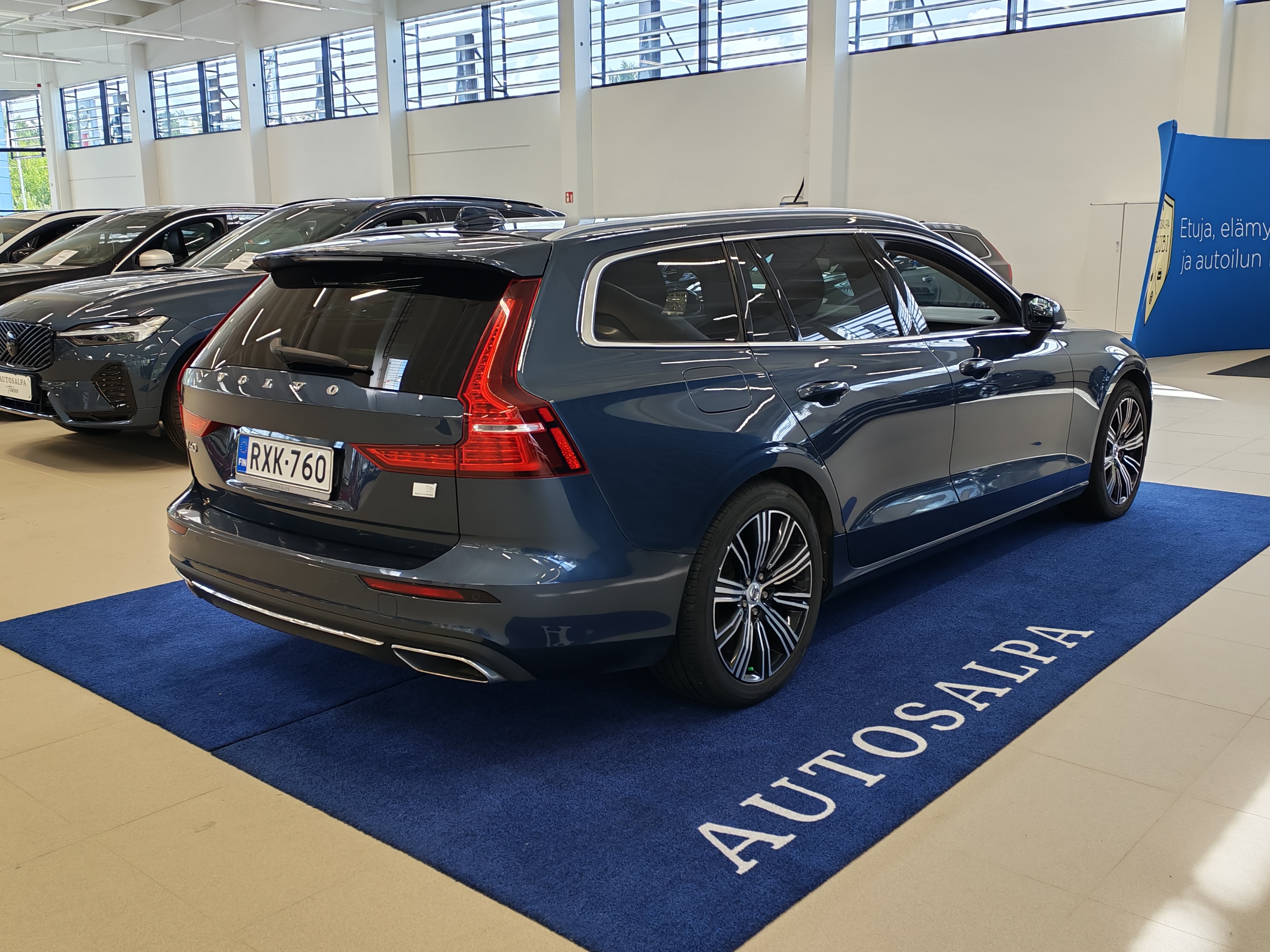 VOLVO V60 2021