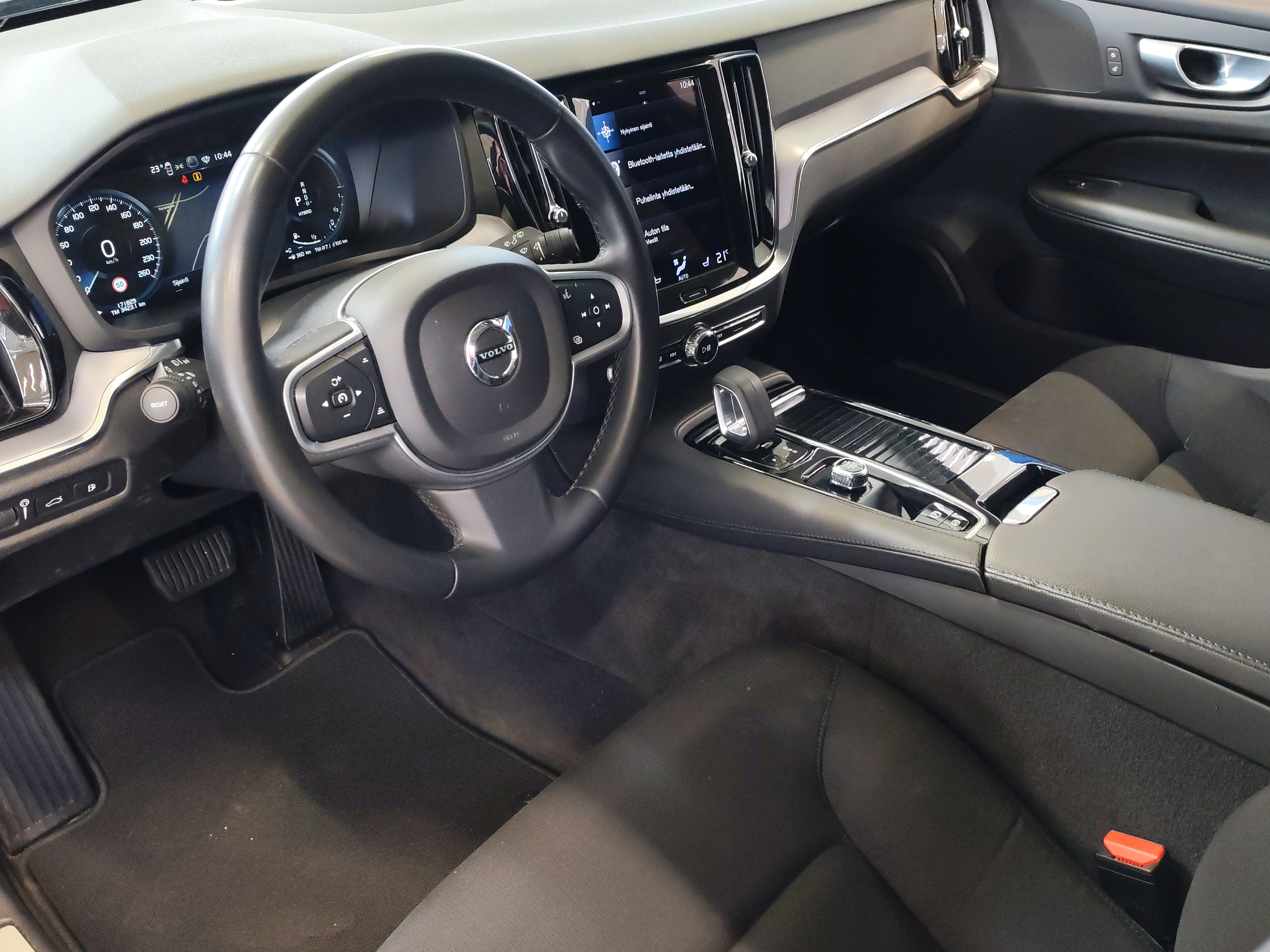 VOLVO V60 2021