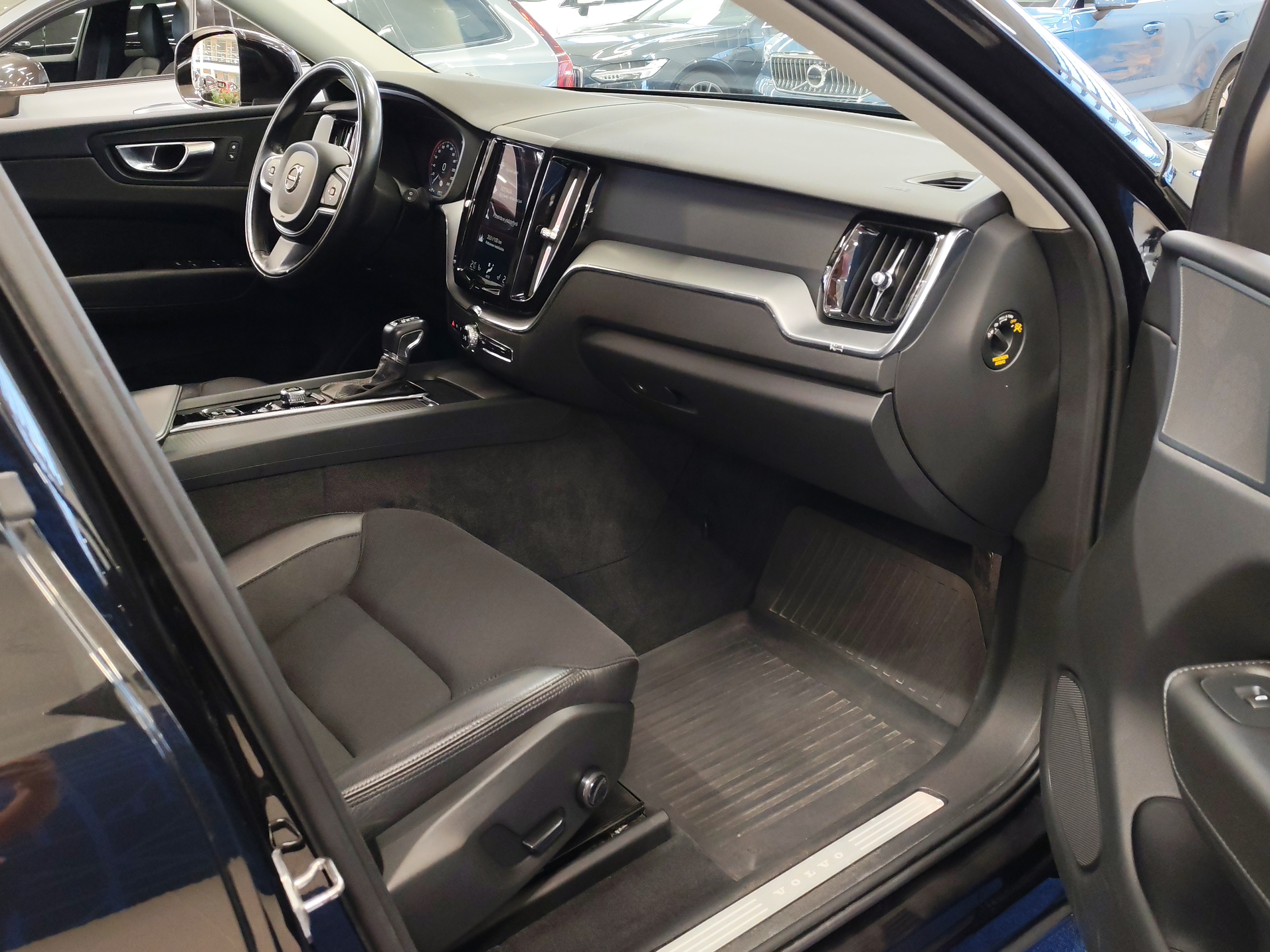 VOLVO XC60 2018