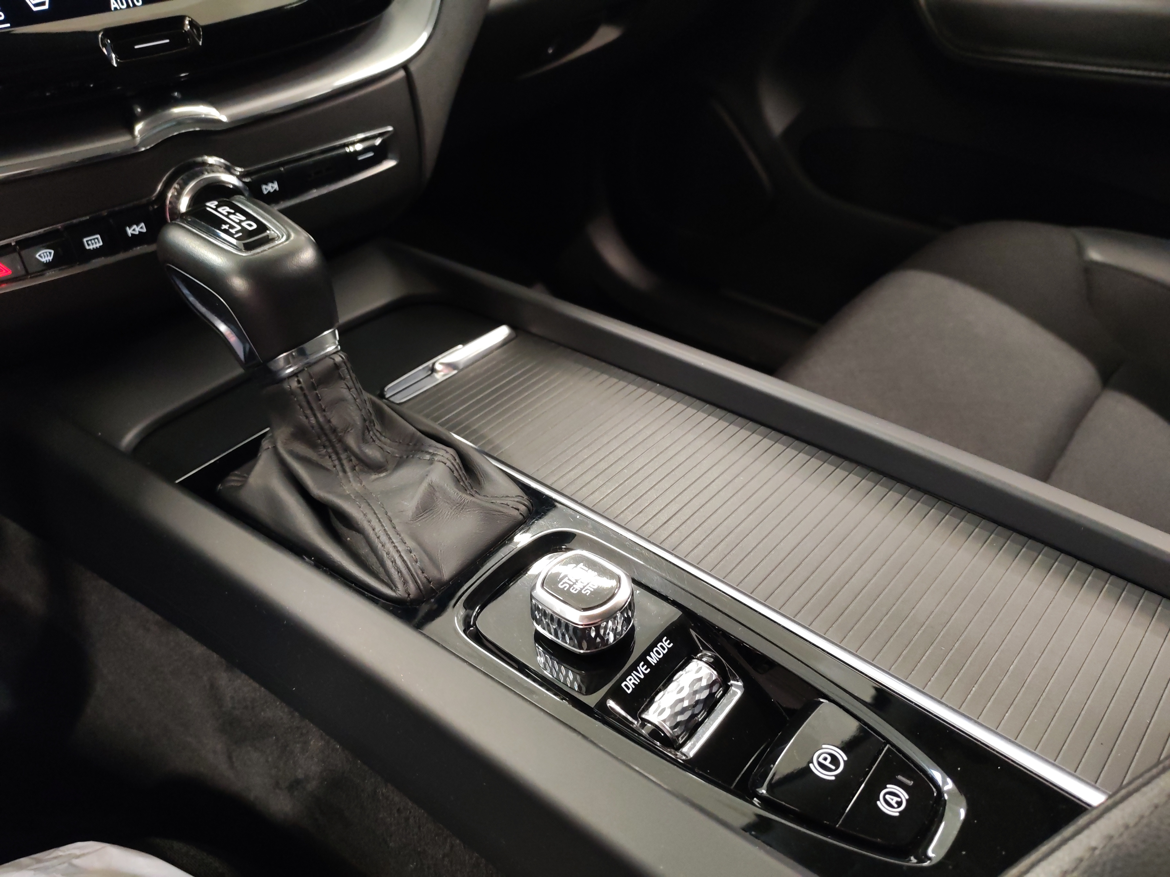 VOLVO XC60 2018