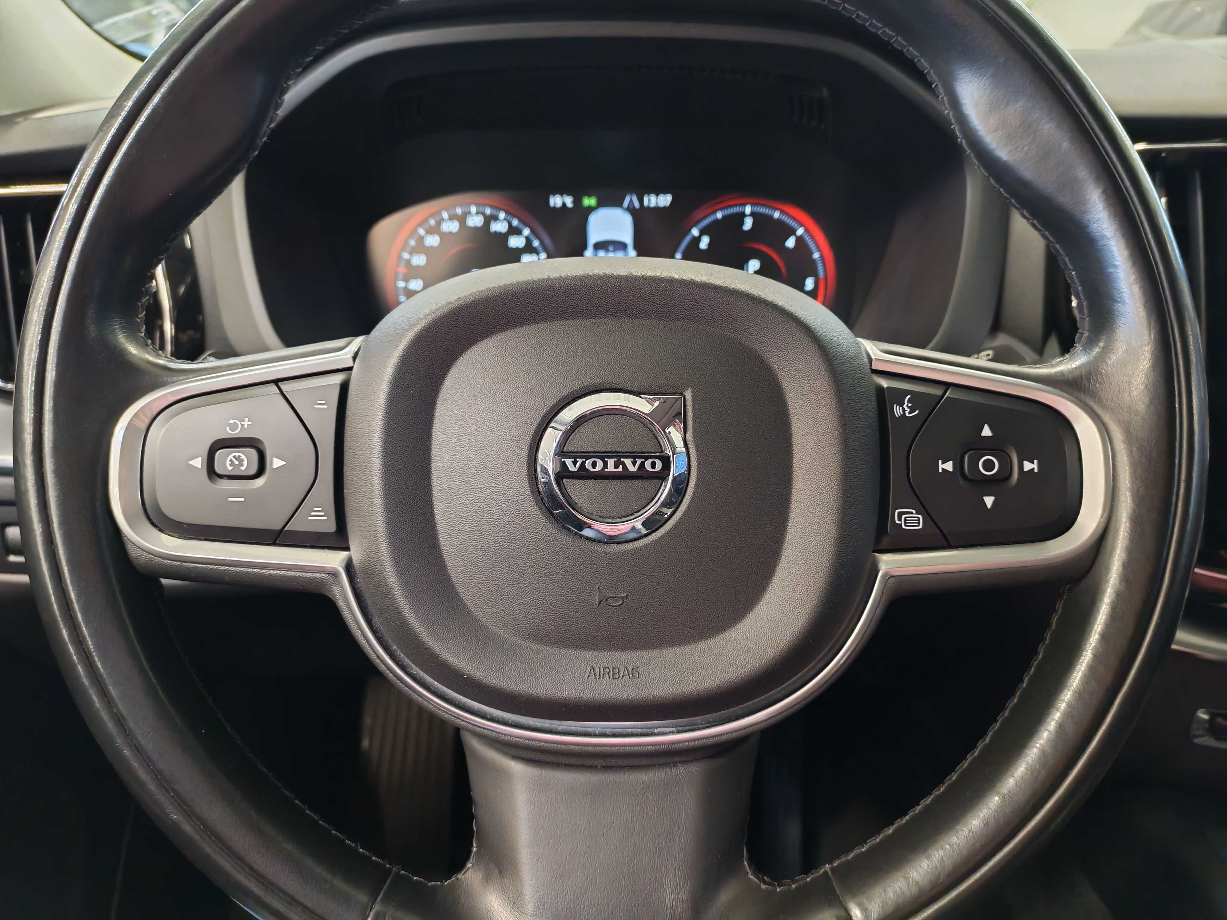 VOLVO XC60 2018