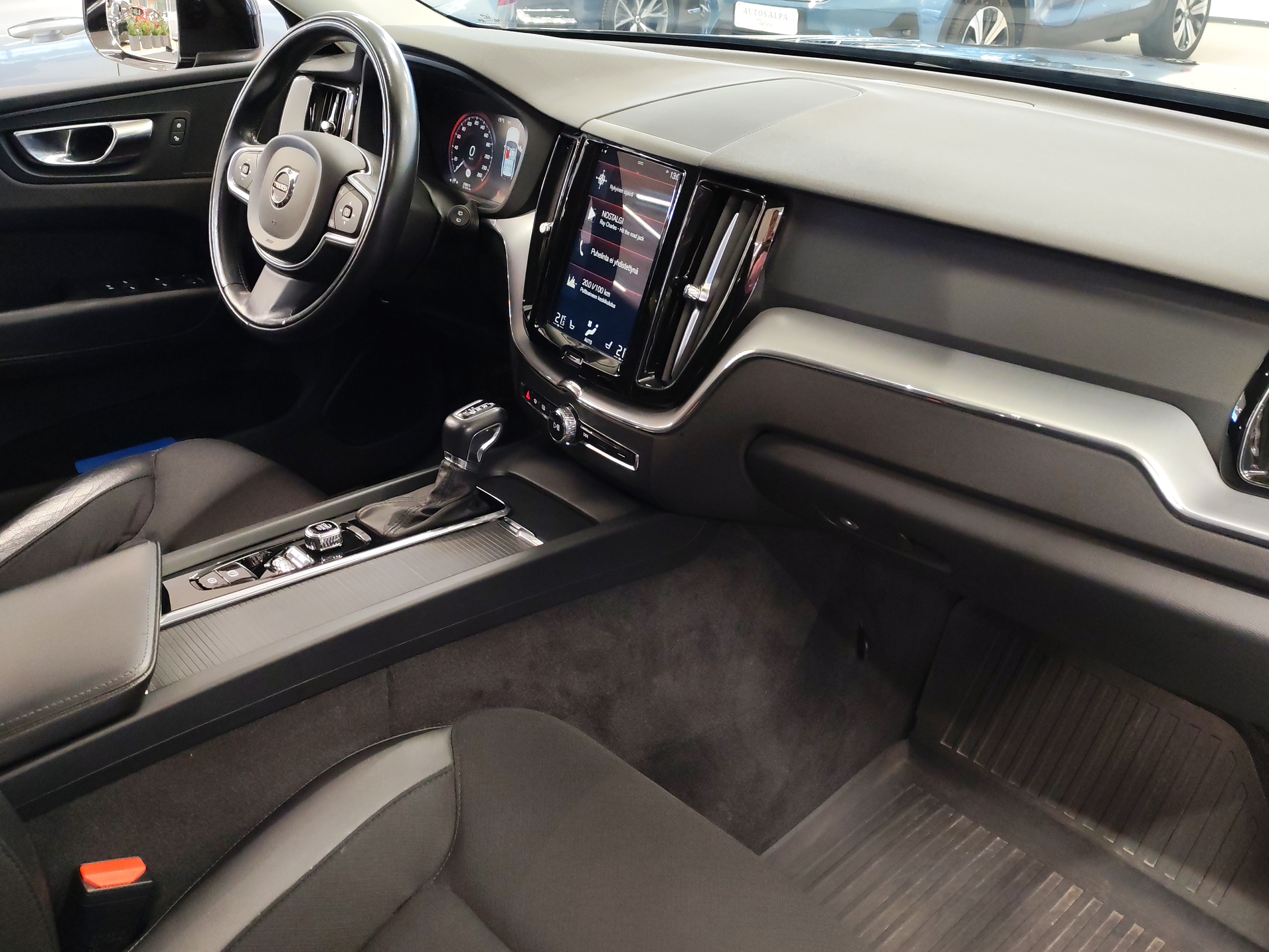 VOLVO XC60 2018