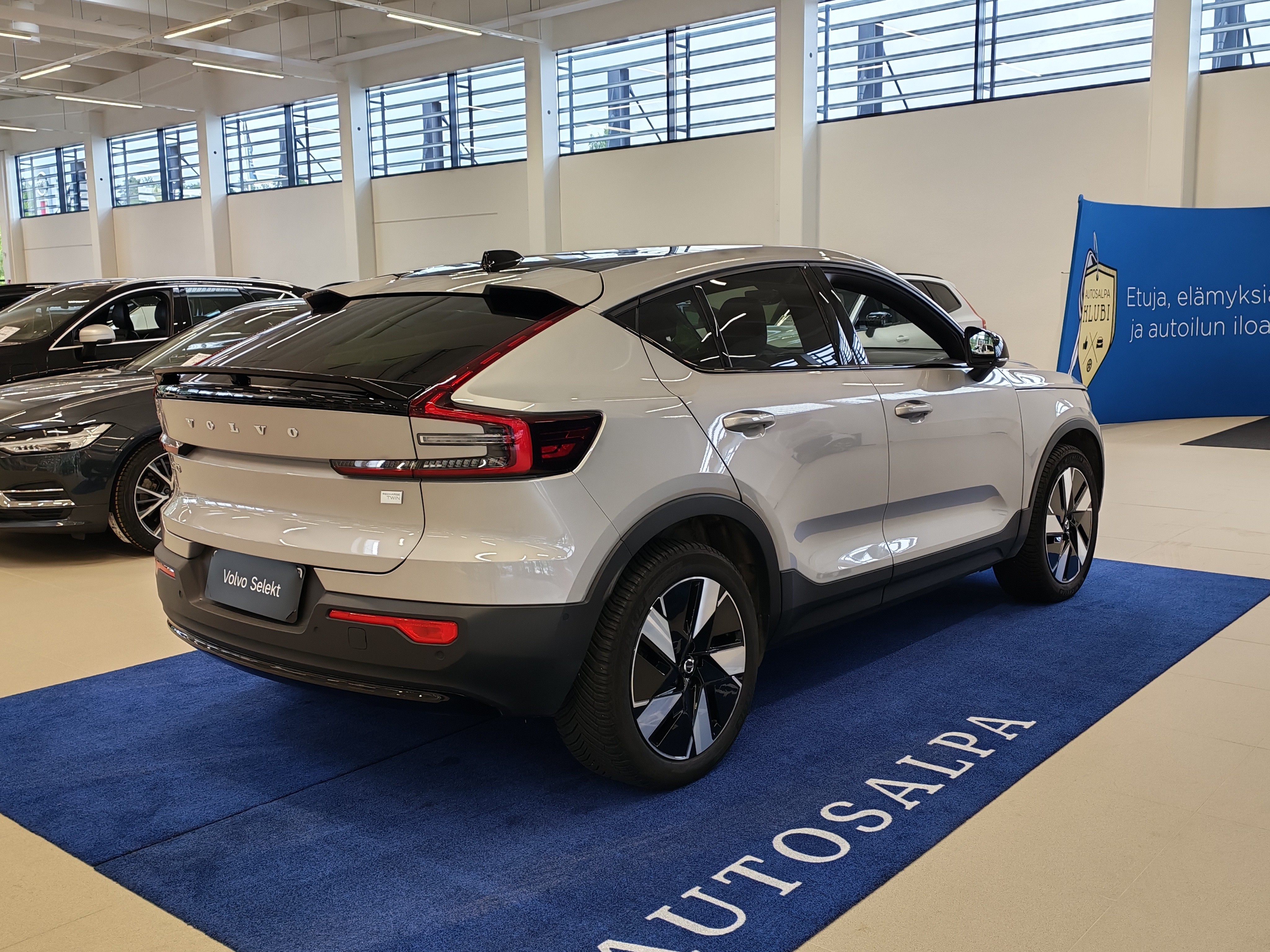 VOLVO C40 2024