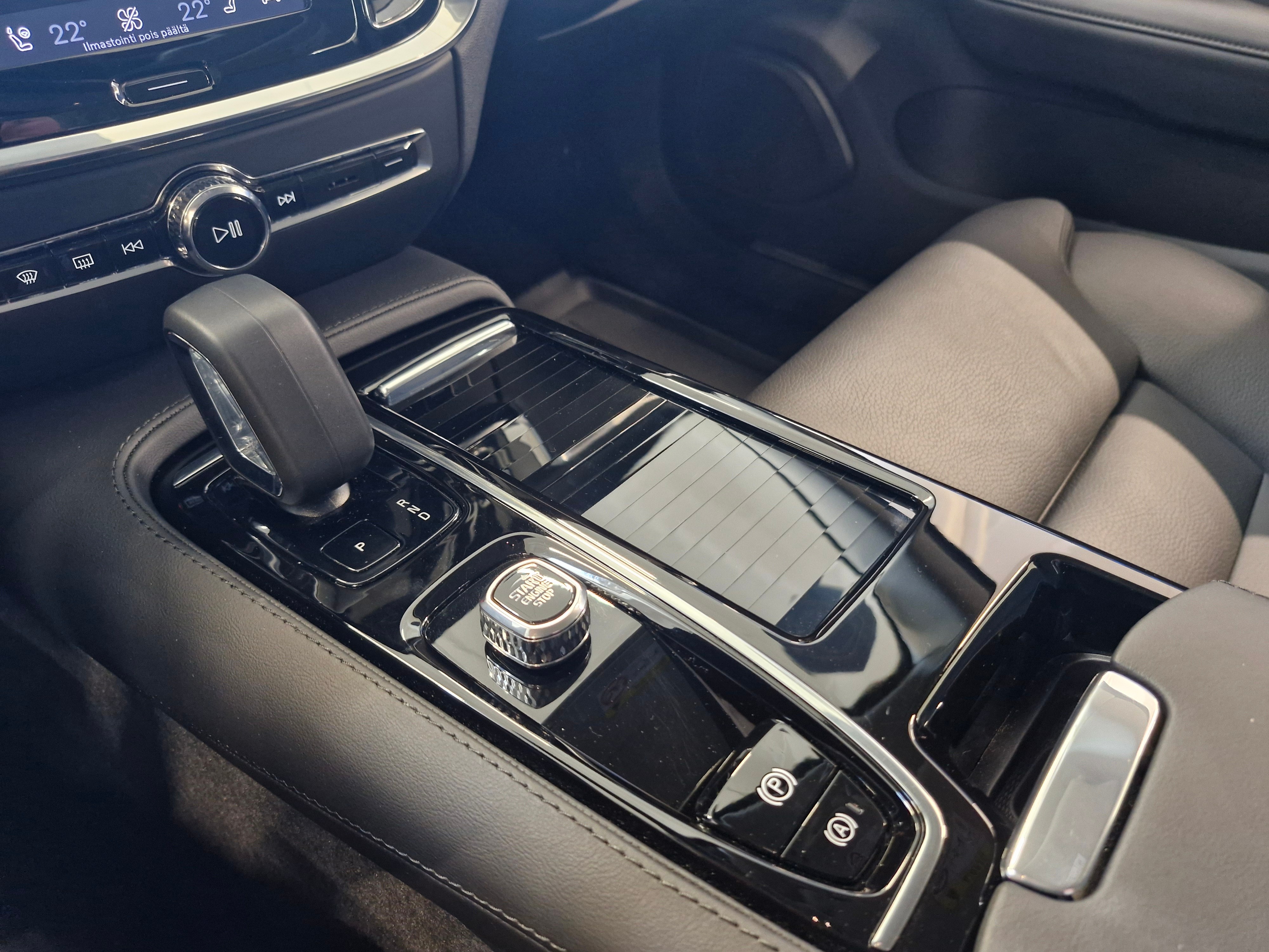 VOLVO V60 2024