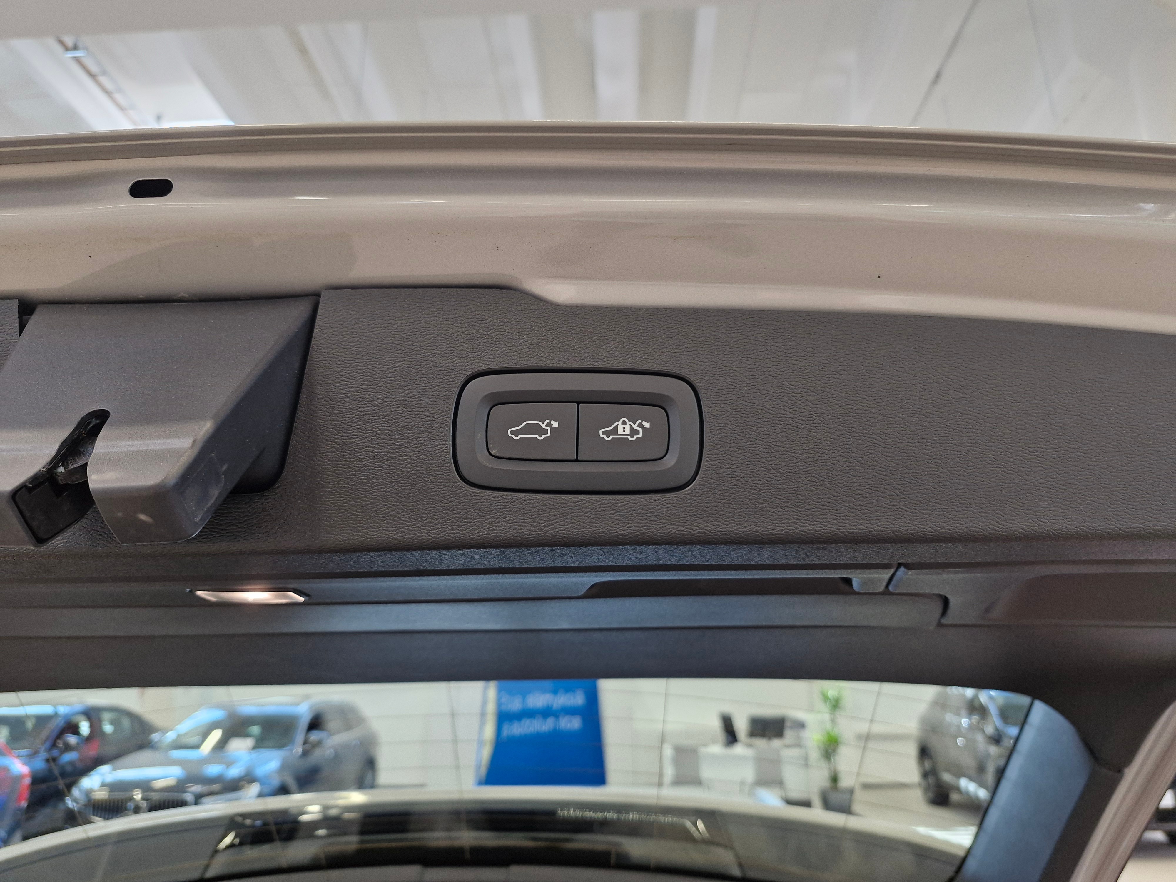VOLVO V60 2024