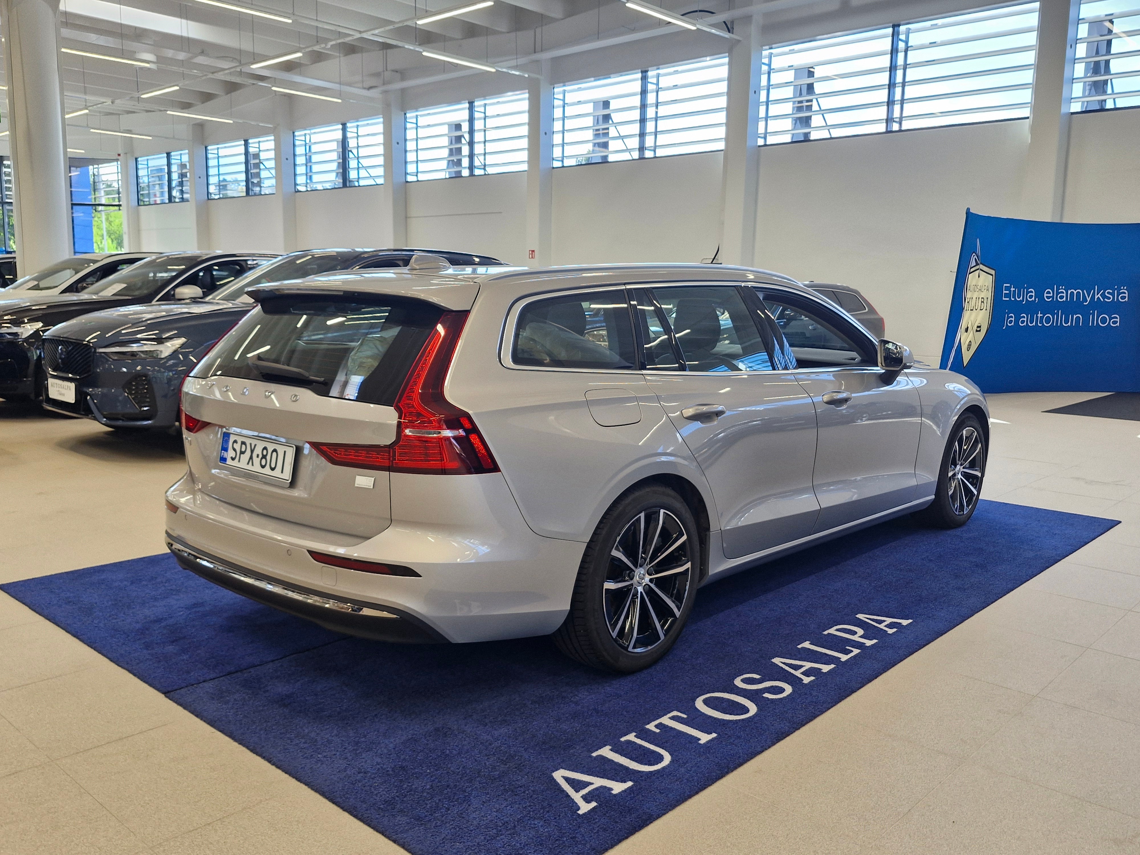 VOLVO V60 2024