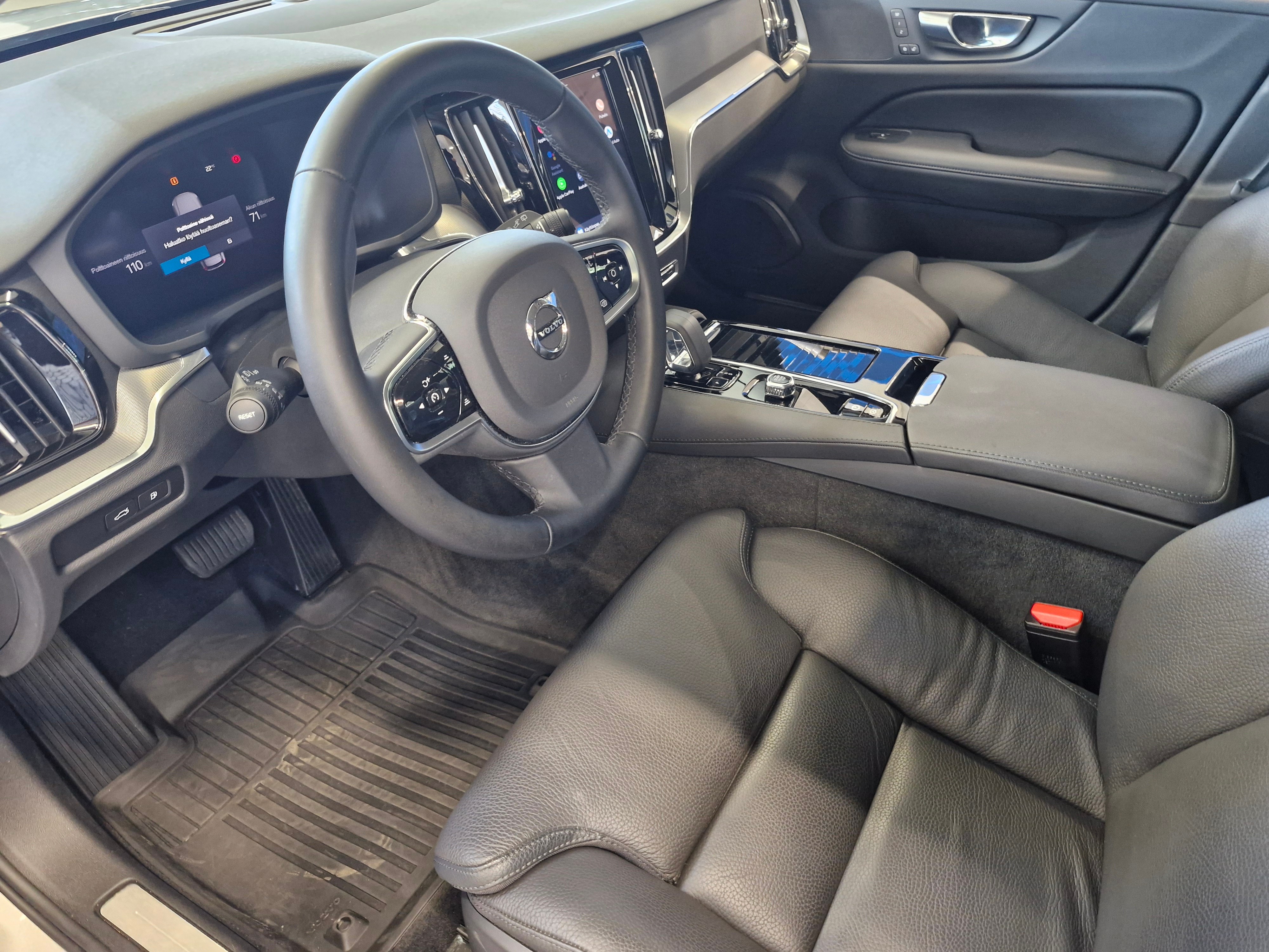 VOLVO V60 2024