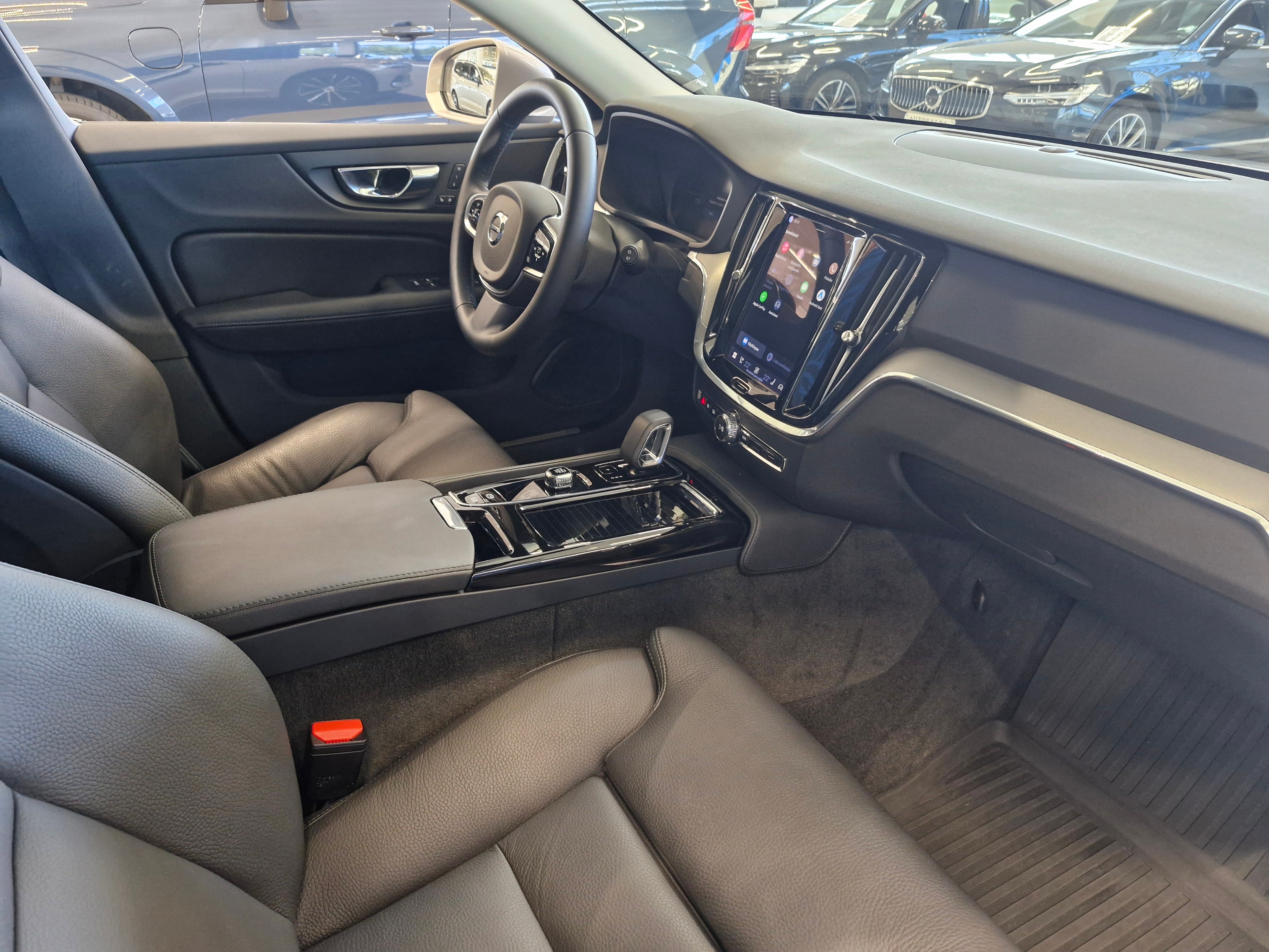 VOLVO V60 2024