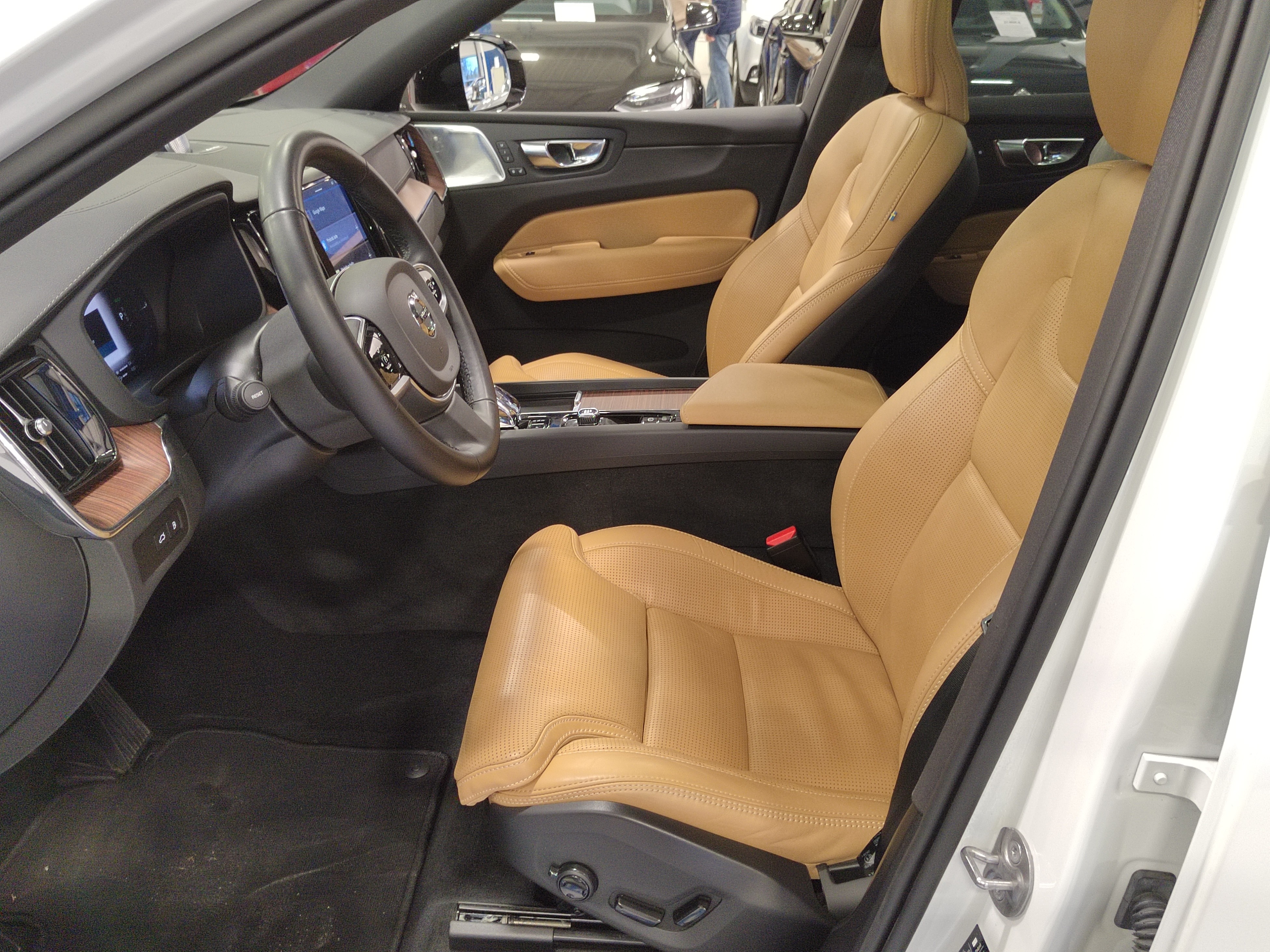 VOLVO XC60 2025