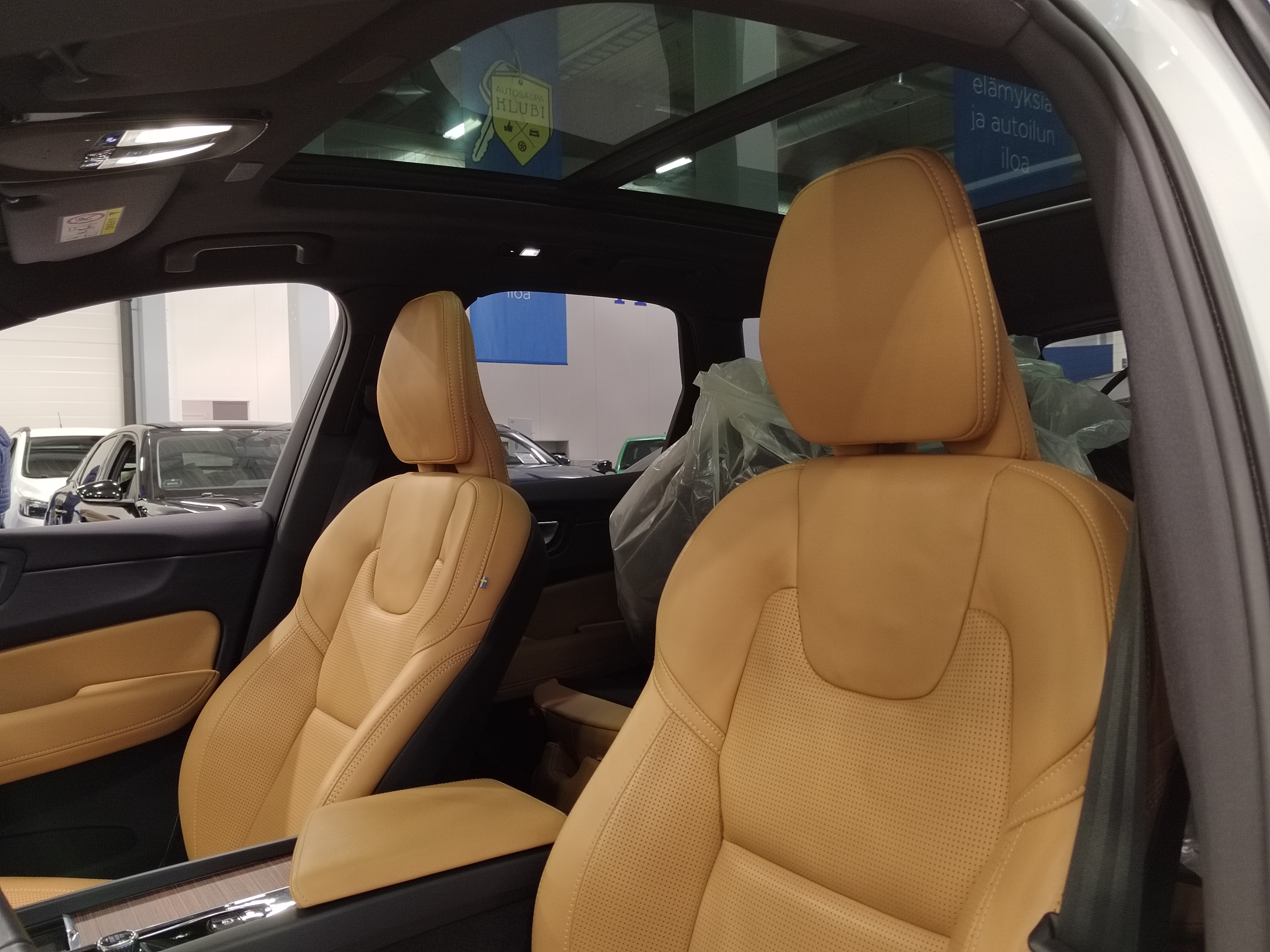 VOLVO XC60 2025