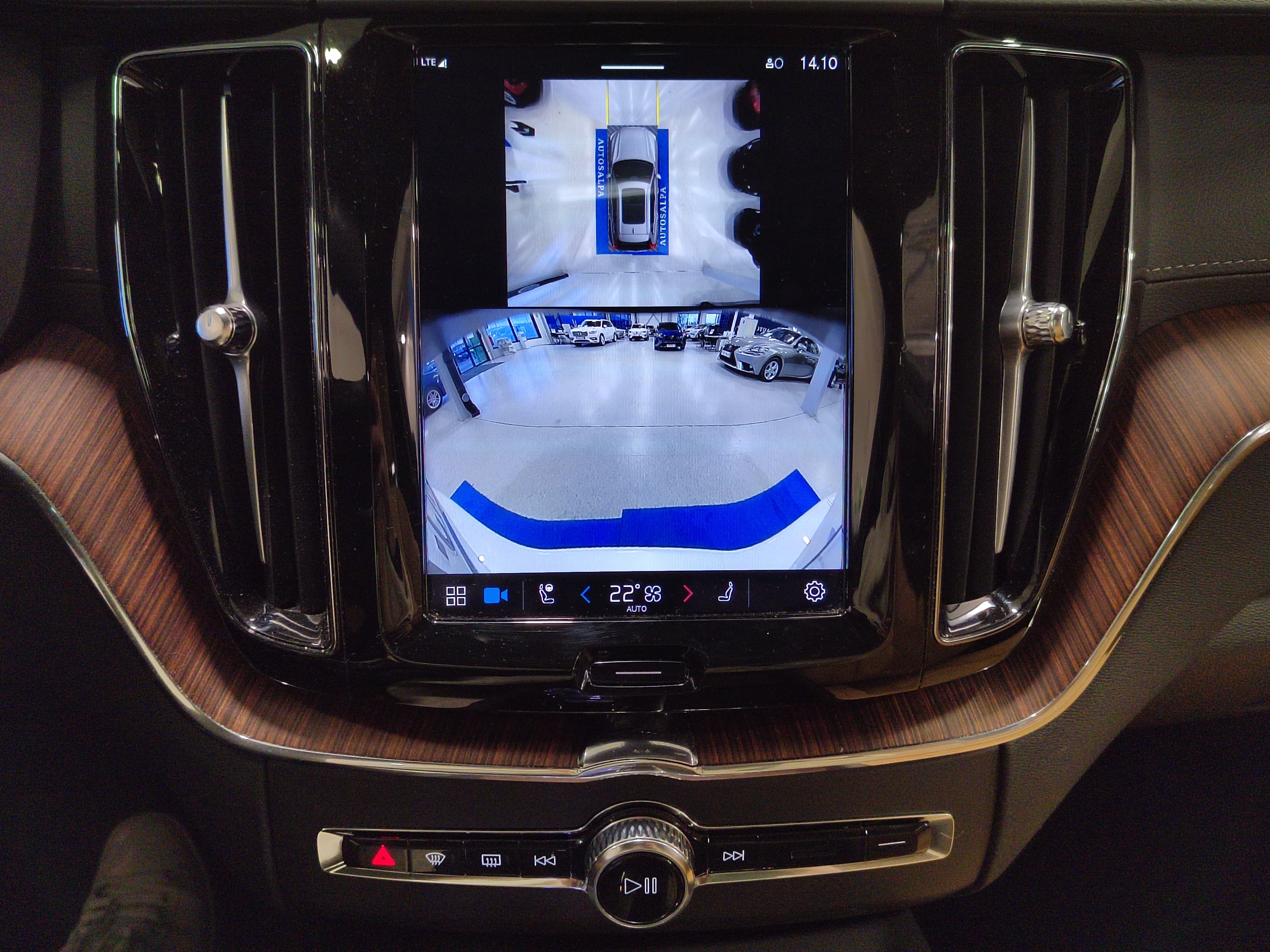 VOLVO XC60 2025