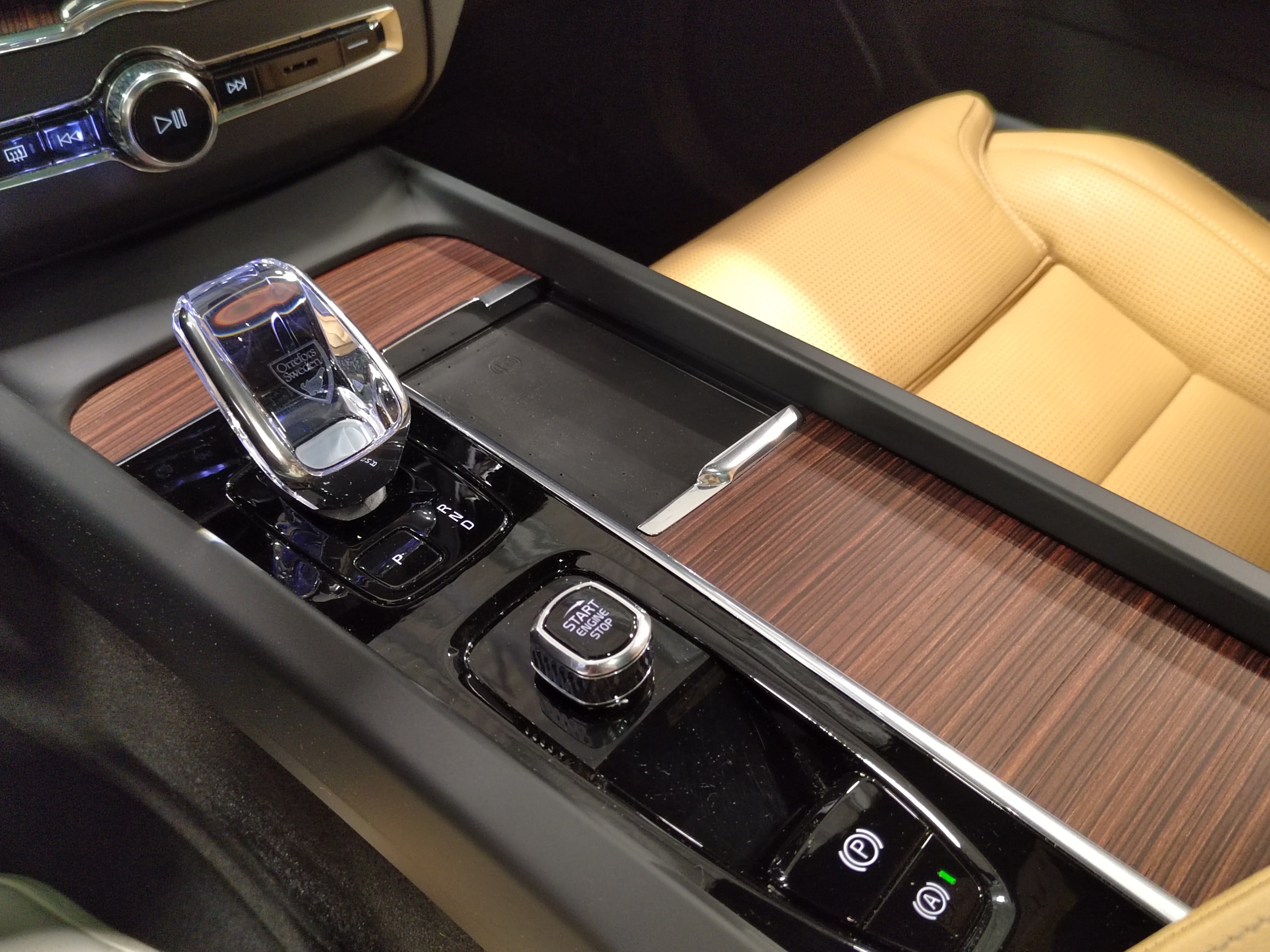 VOLVO XC60 2025