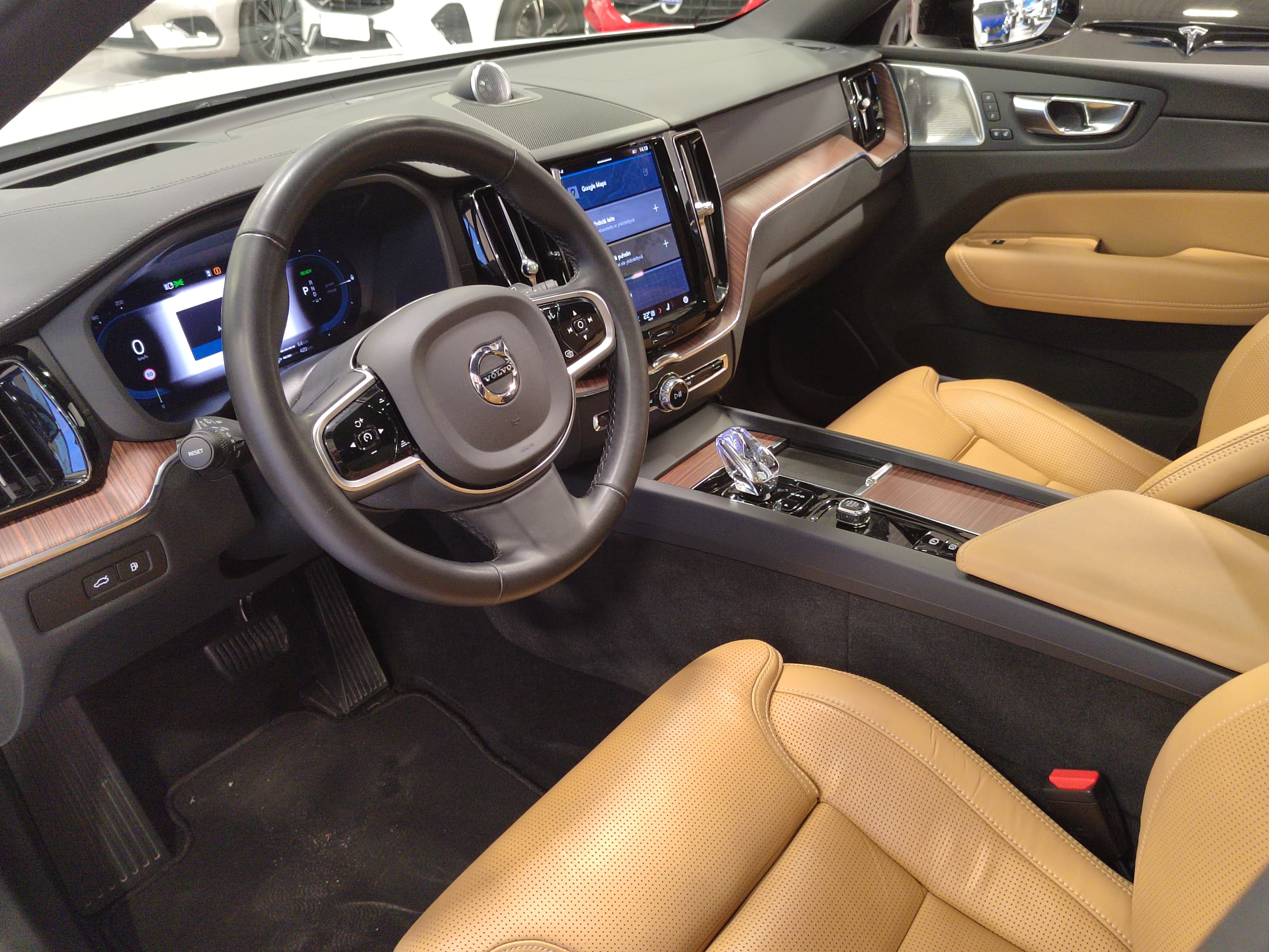VOLVO XC60 2025