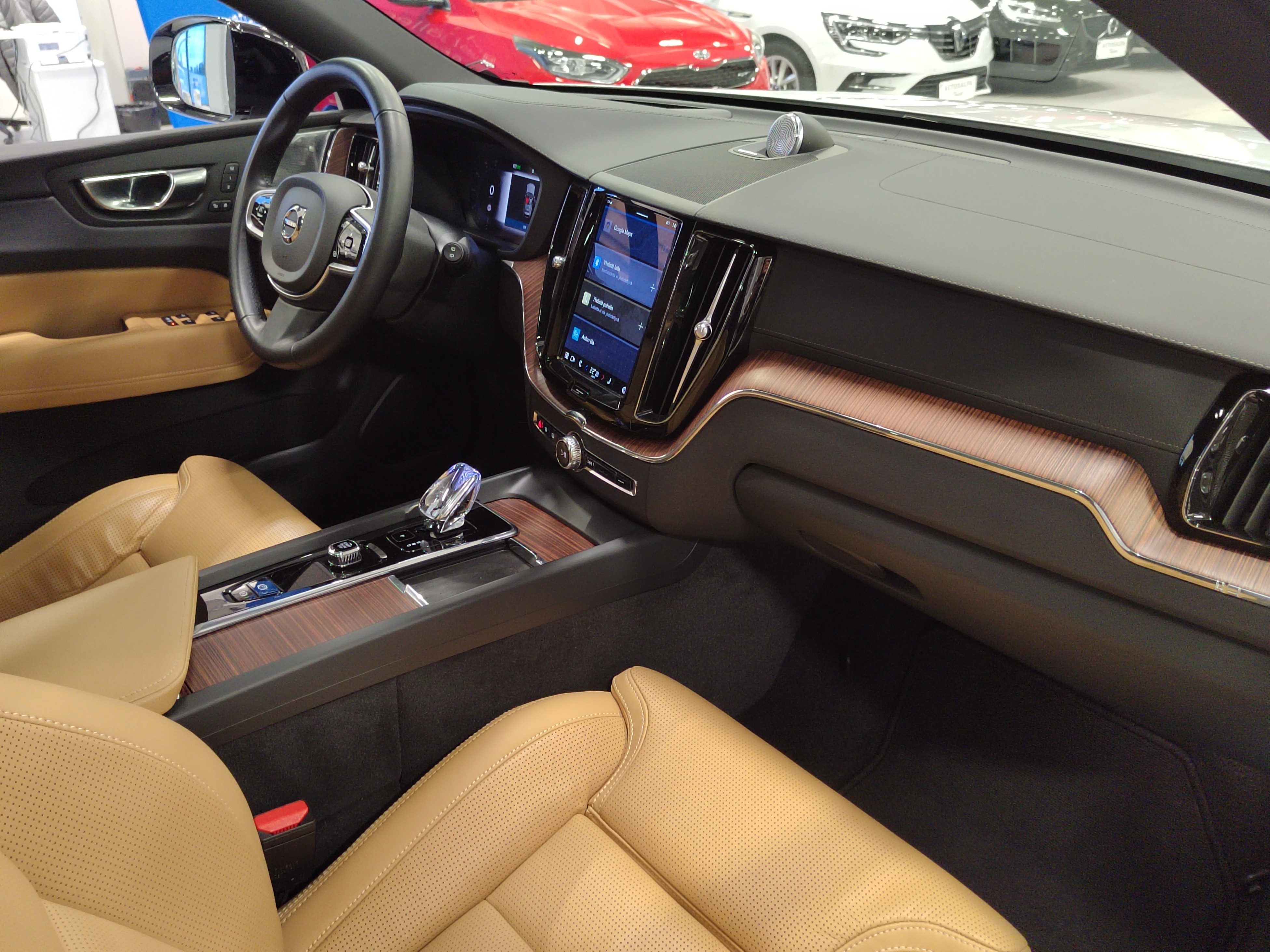 VOLVO XC60 2025